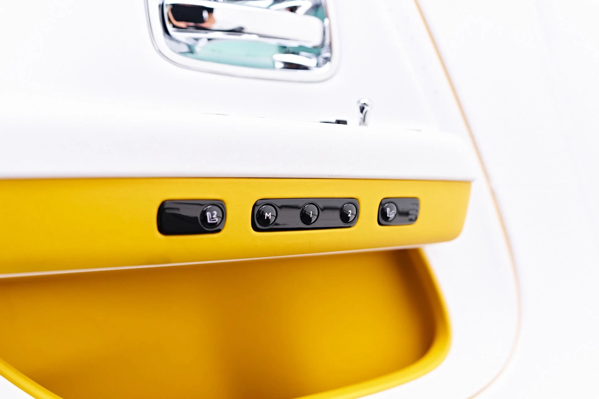 mph040_306426199_Used_2025_Rolls_Royce_Spectre_Base_1753213338_a6d4e8920c