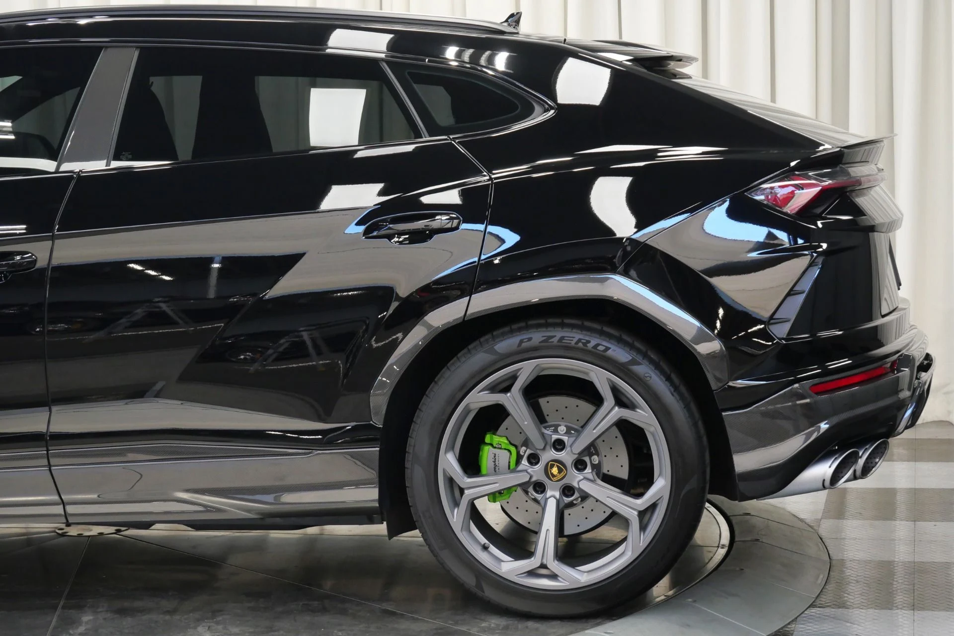mph040_3069636713_Used_2022_Lamborghini_Urus_1761576878_dcb20d1b85