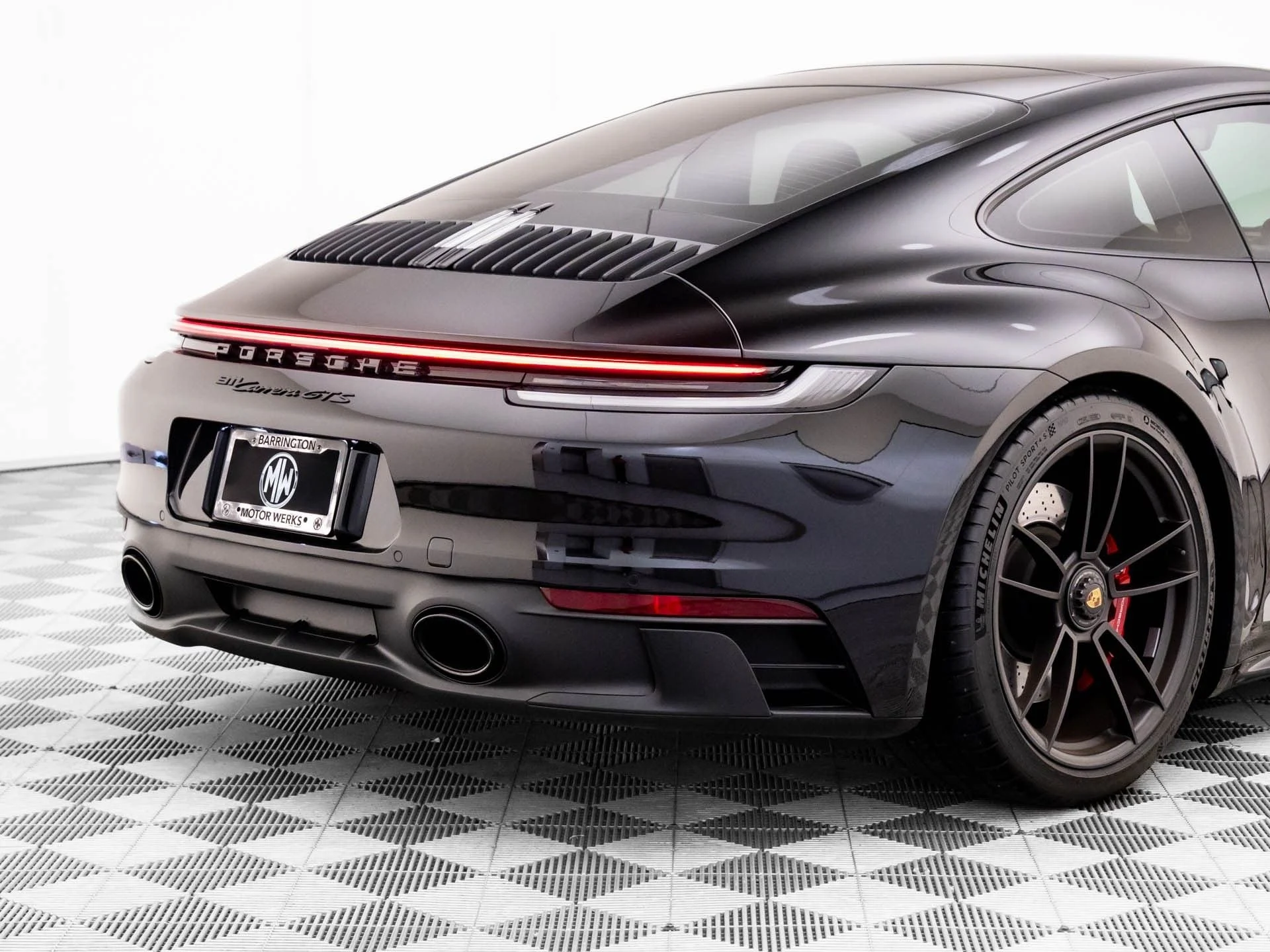 mph040_3069687992_a4460f949f3d6c1fec87fe5db336480dx_2ced4d9928