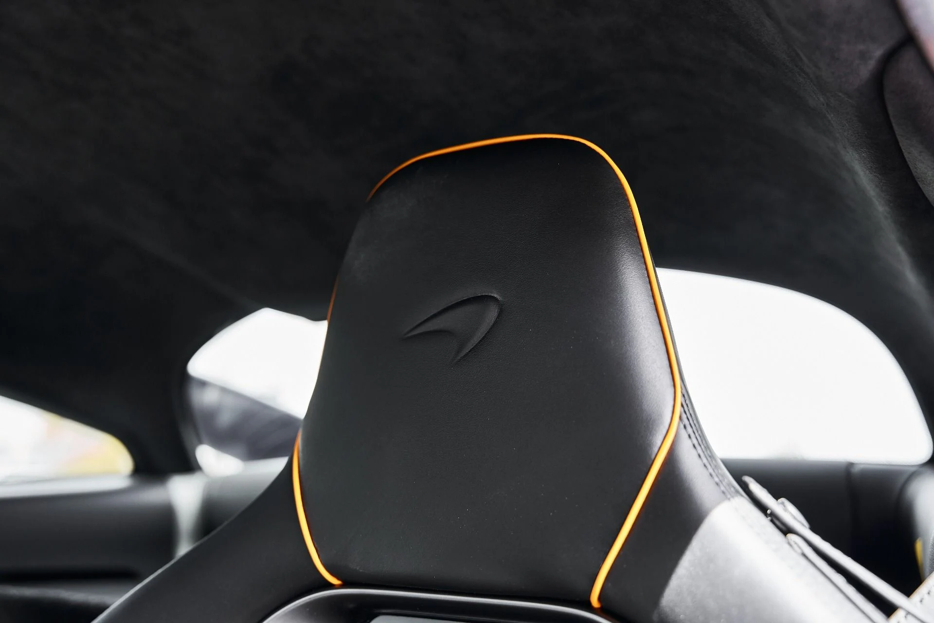 mph040_3070776549_Used_2024_Mc_Laren_Artura_1775583375_25b0e6d7d3