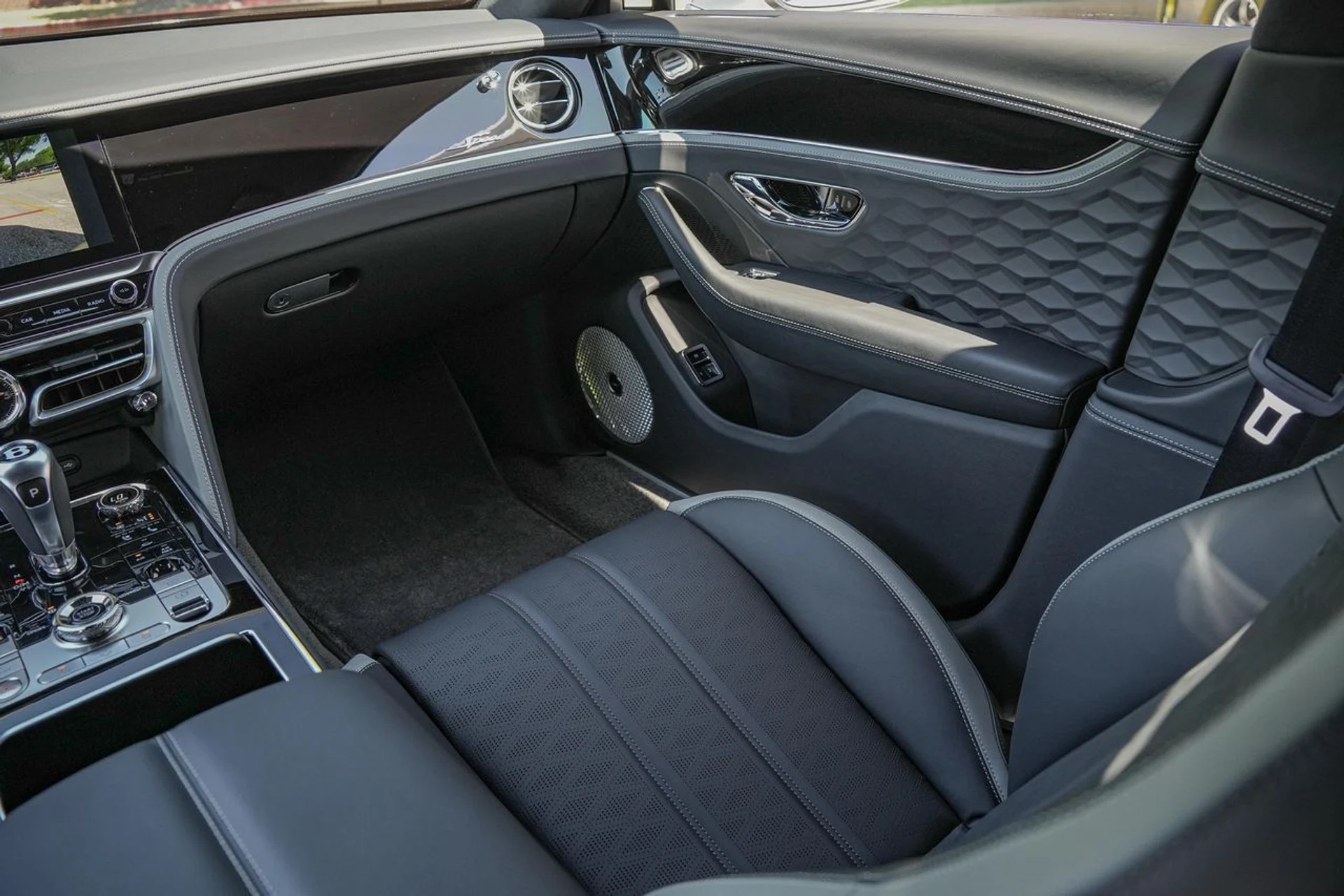 mph040_3074853349_Hi_Tech_Luxury_Imports_LLC_SCBBR_6_ZG_8_SC_021779_image_40_2a0137868a