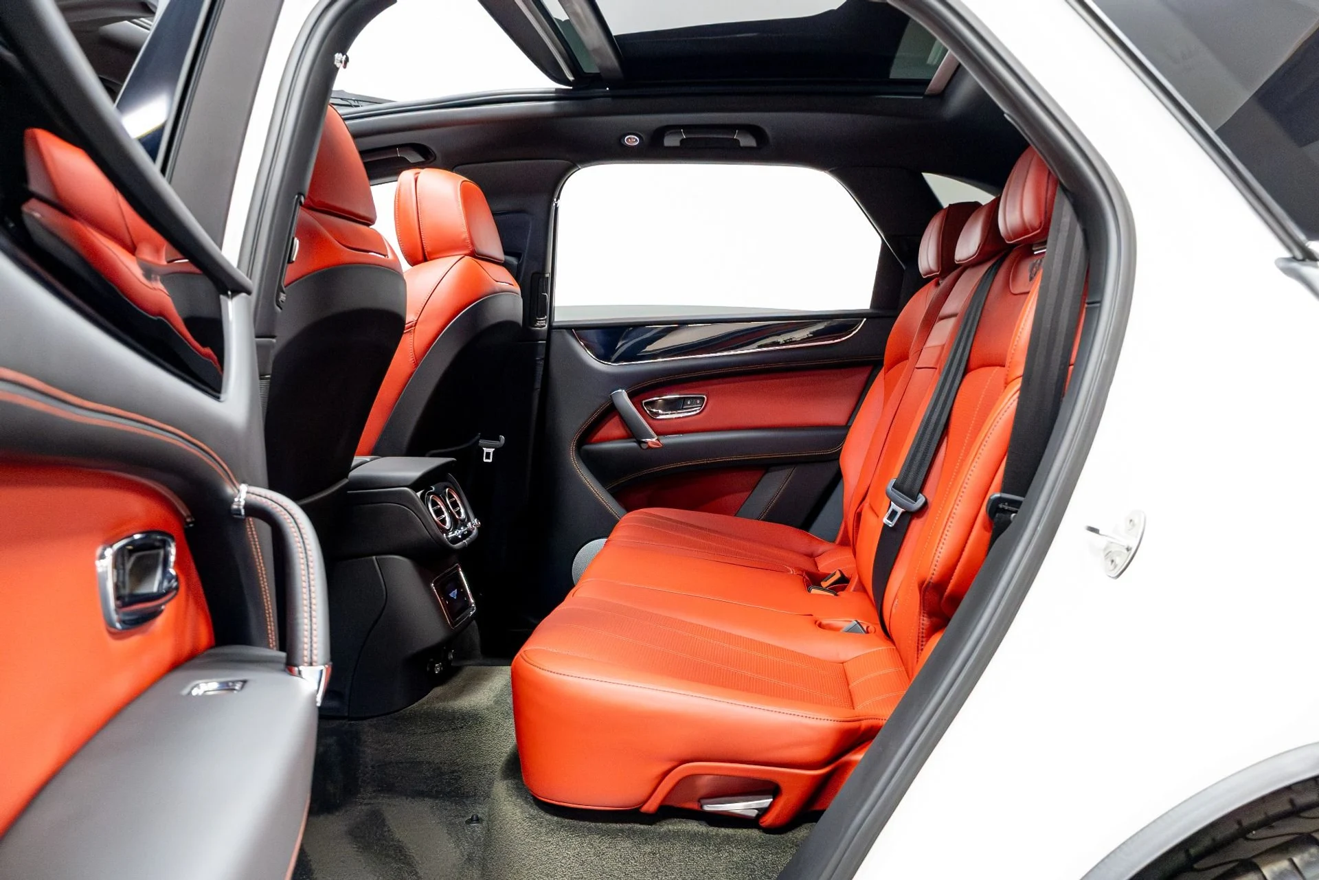 mph040_3076968520_Used_2020_Bentley_Bentayga_V8_1774292202_513d4ceb36