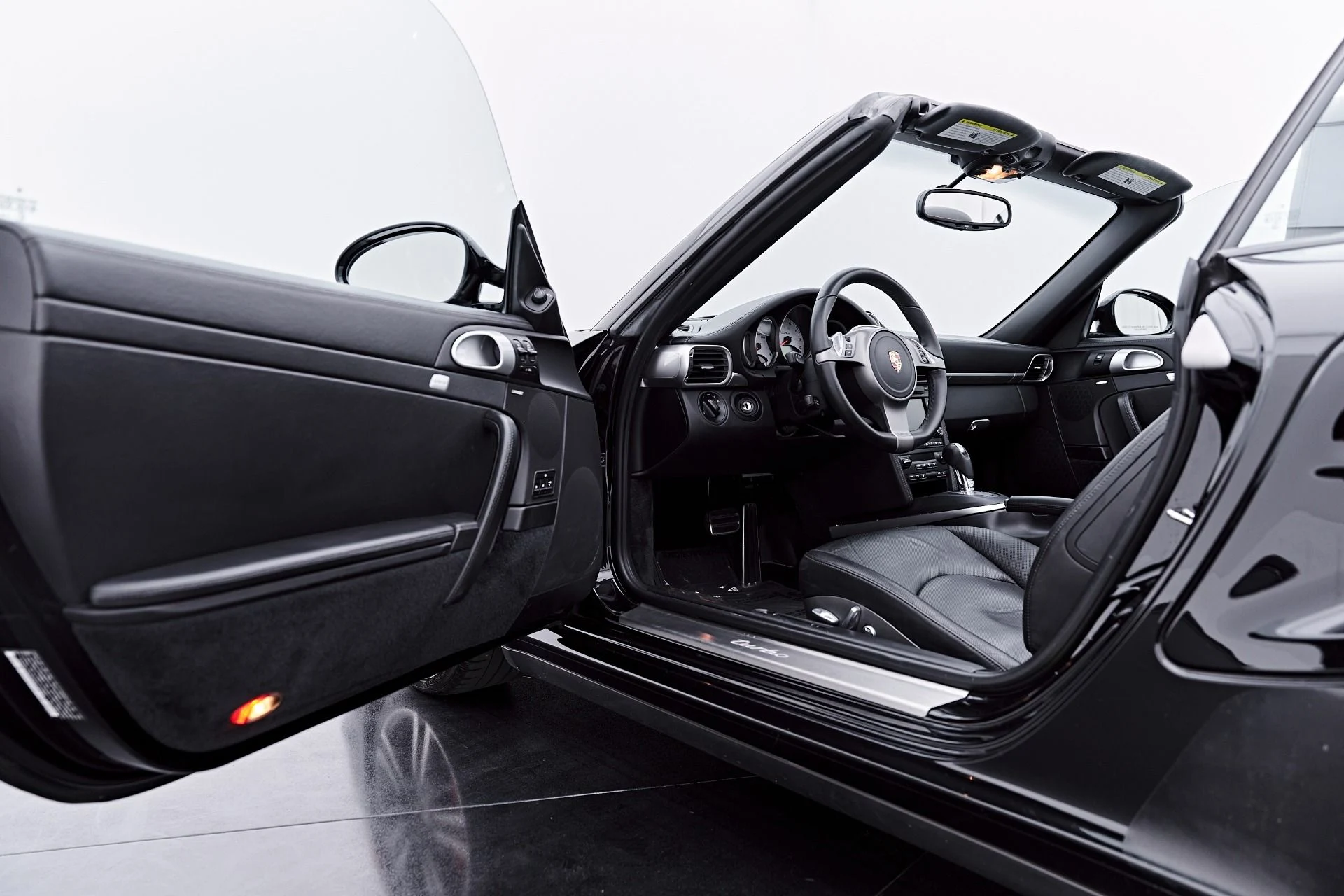 mph040_3080077339_Used_2010_Porsche_911_Turbo_1785431162_61fc93a0e5