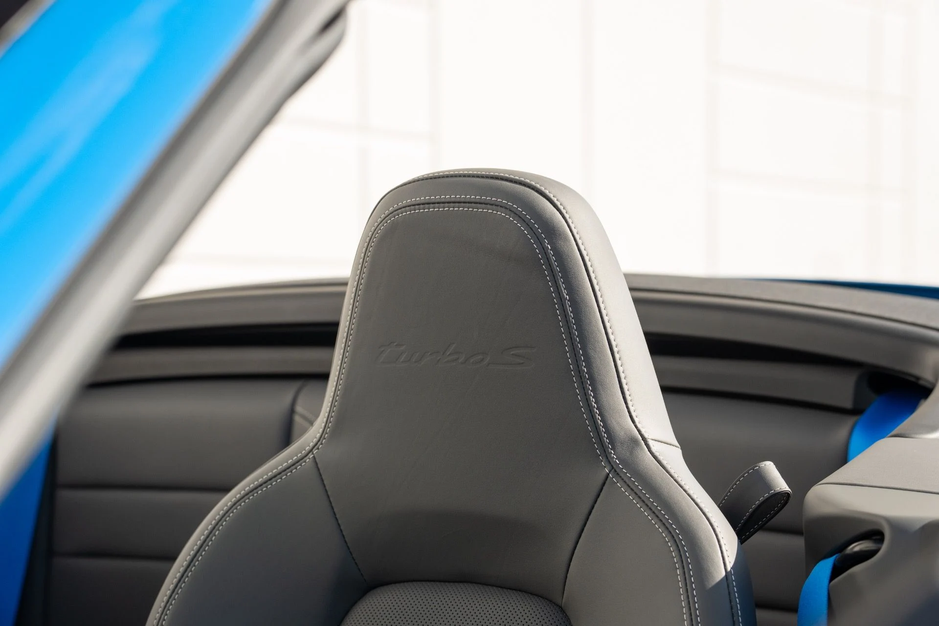 mph040_3081804878_Used_2023_Porsche_911_Turbo_S_1759285627_6c8112676f