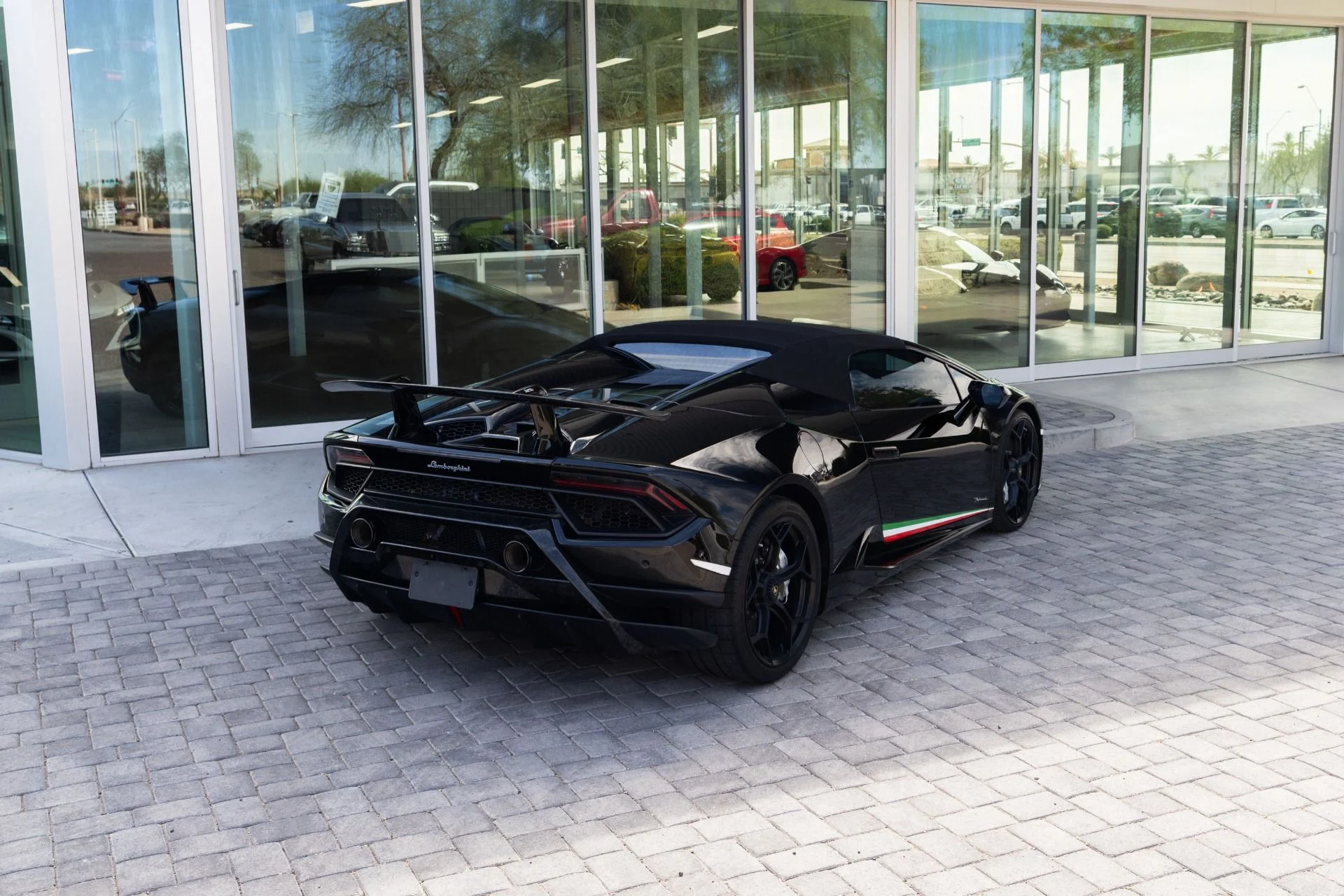 mph040_3082513223_Used_2018_Lamborghini_Huracan_LP_640_4_Performante_Spyder_1772832375_bb470fe84f