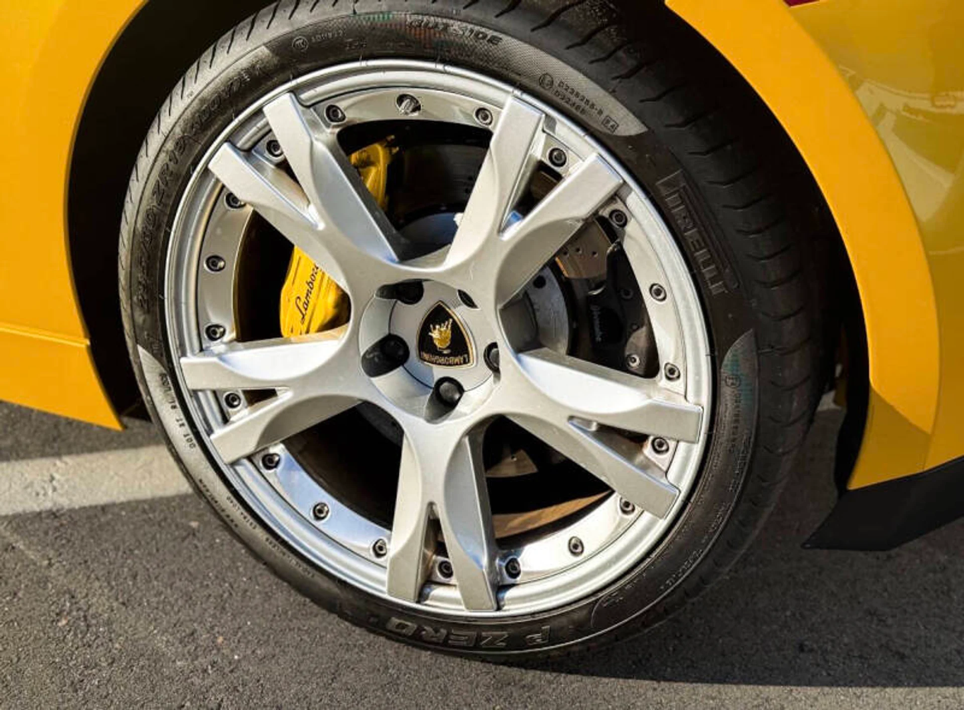 mph040_3088277258_2008_lamborghini_gallardo_base_awd_2dr_coupe_e18d2d5b9d