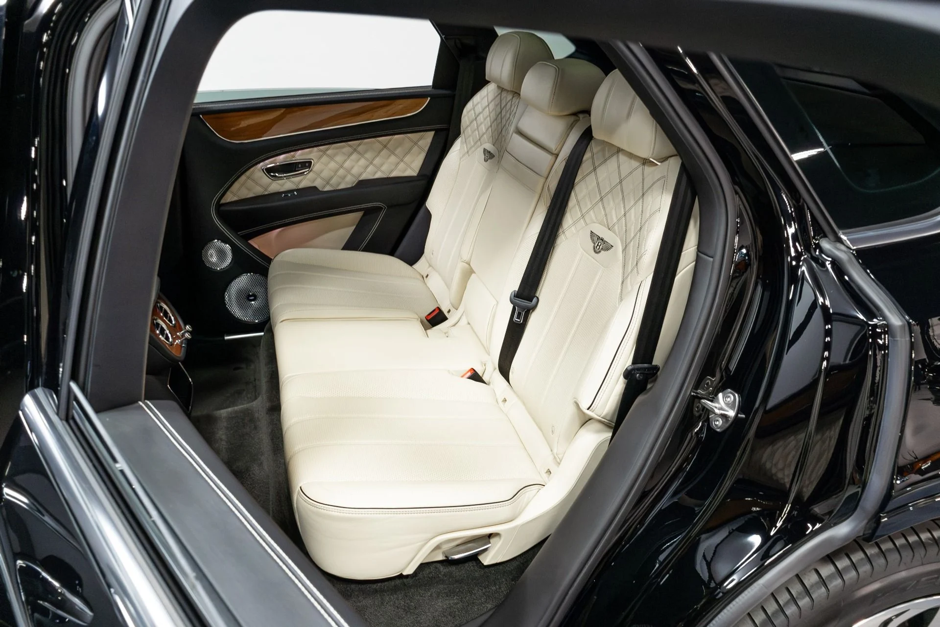 mph040_3093316504_Used_2021_Bentley_Bentayga_V8_First_Edition_1776782316_89b450fae3