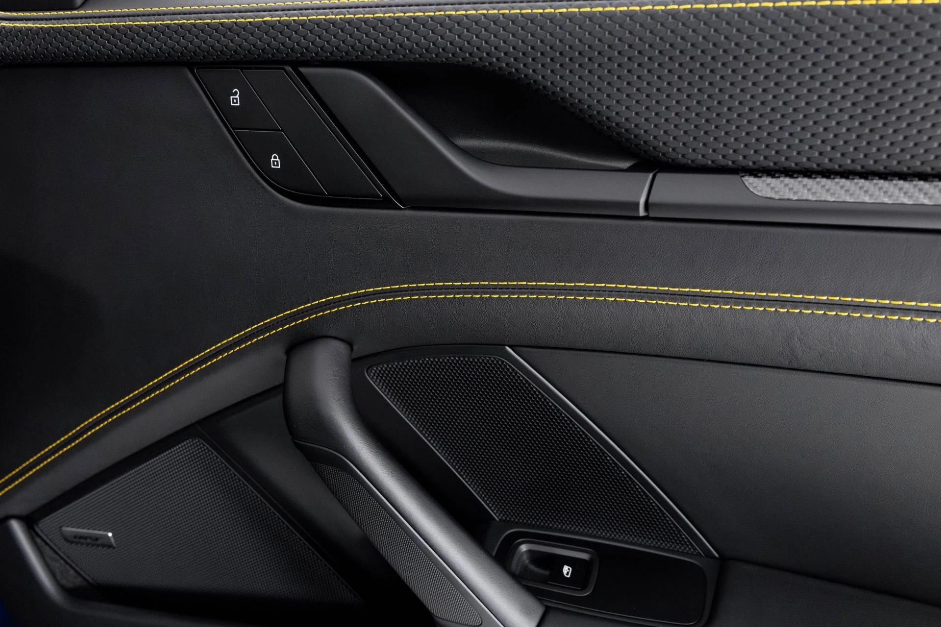 mph040_3094285762_Used_2022_Porsche_911_GT_3_Touring_1764706404_9f4e13832a