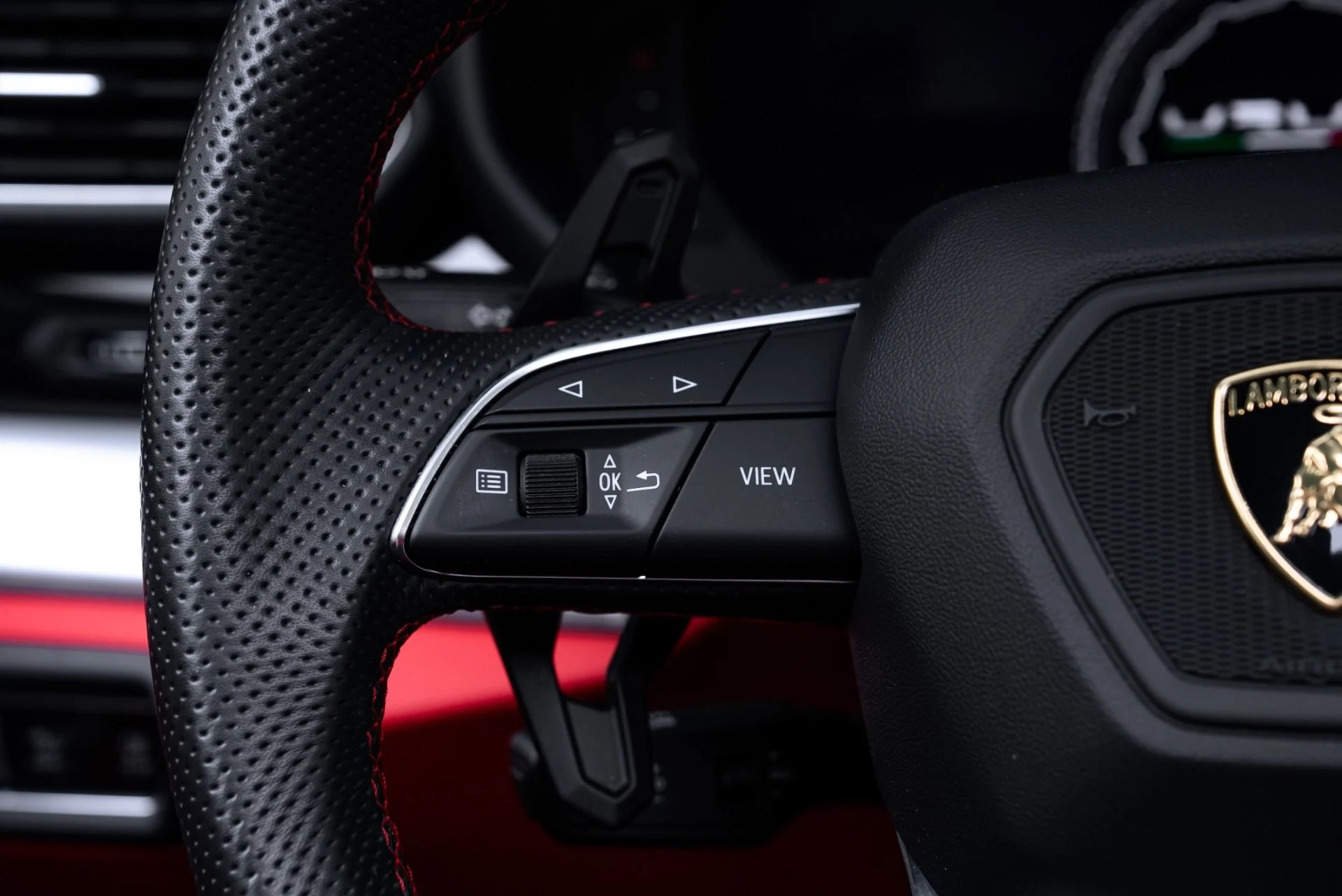 mph040_3094927135_Used_2021_Lamborghini_Urus_1775759137_55c8a00778