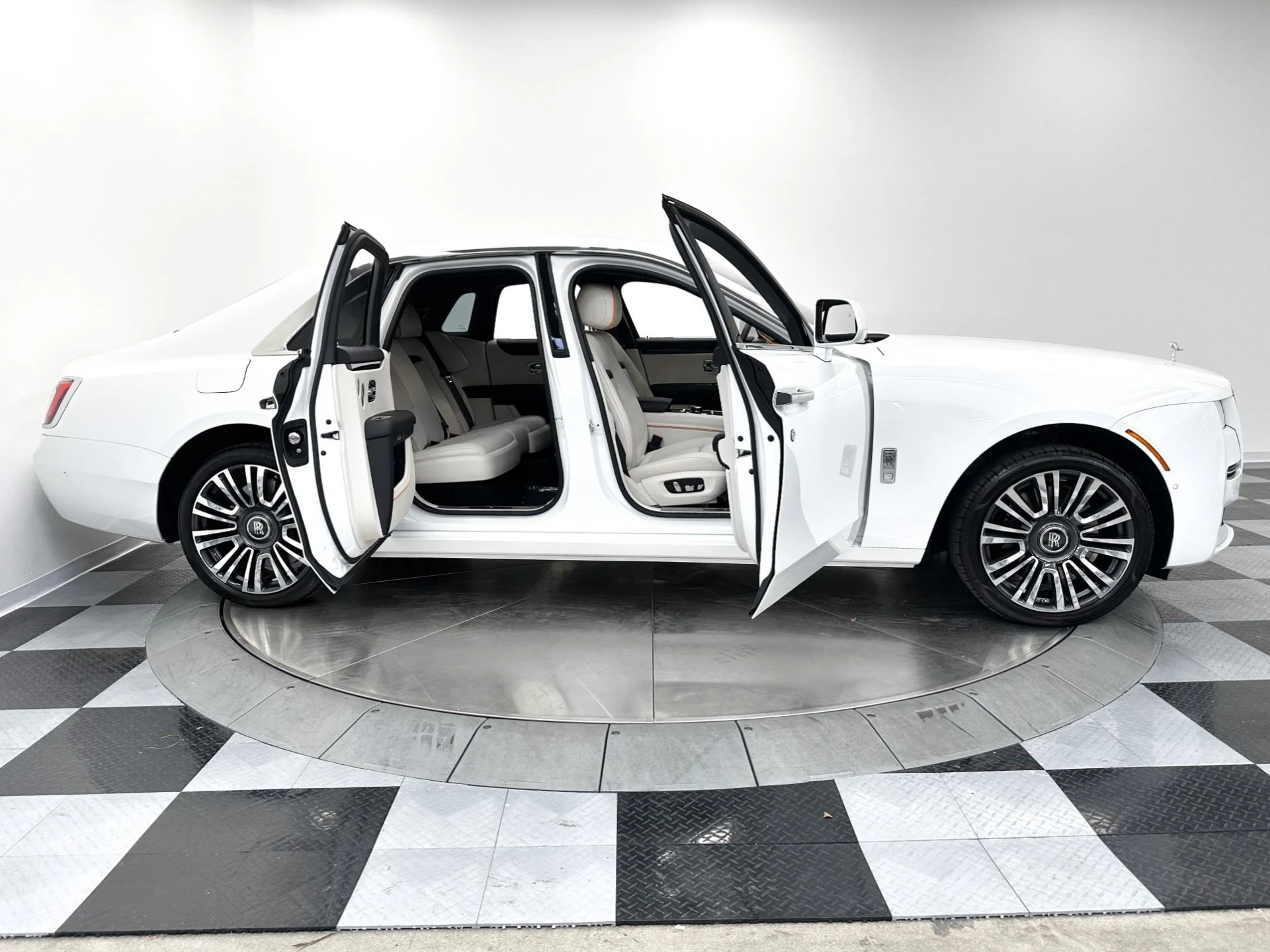 mph040_3114458741_Used_2021_Rolls_Royce_Ghost_The_GHOST_Package_Bespoke_Audio_Rear_Seat_Entertainment_1772047675_189e7bf64b