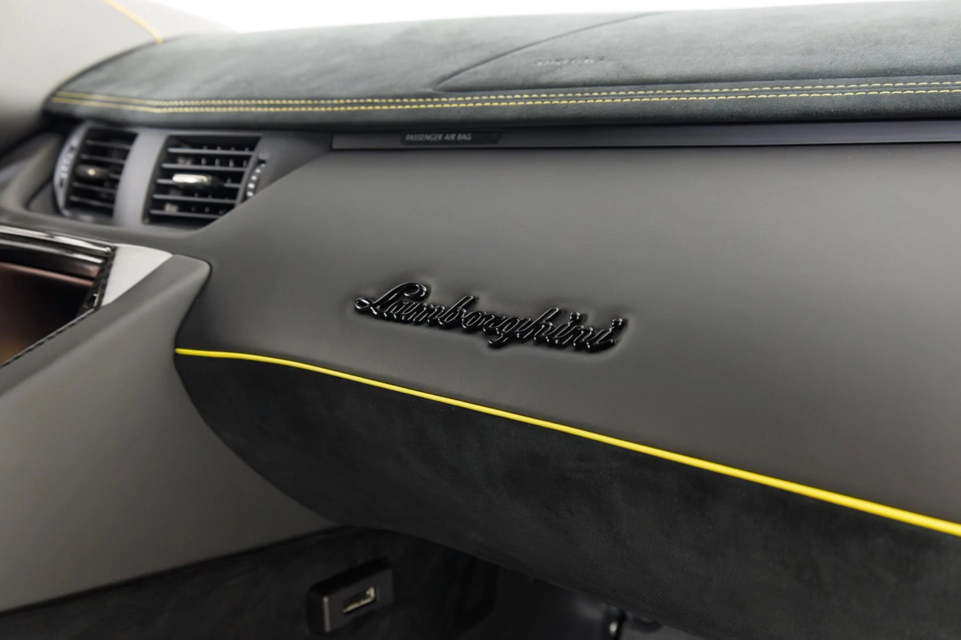 mph040_3117241740_Used_2016_Lamborghini_Aventador_LP_750_4_Superveloce_1785278593_ab37074212