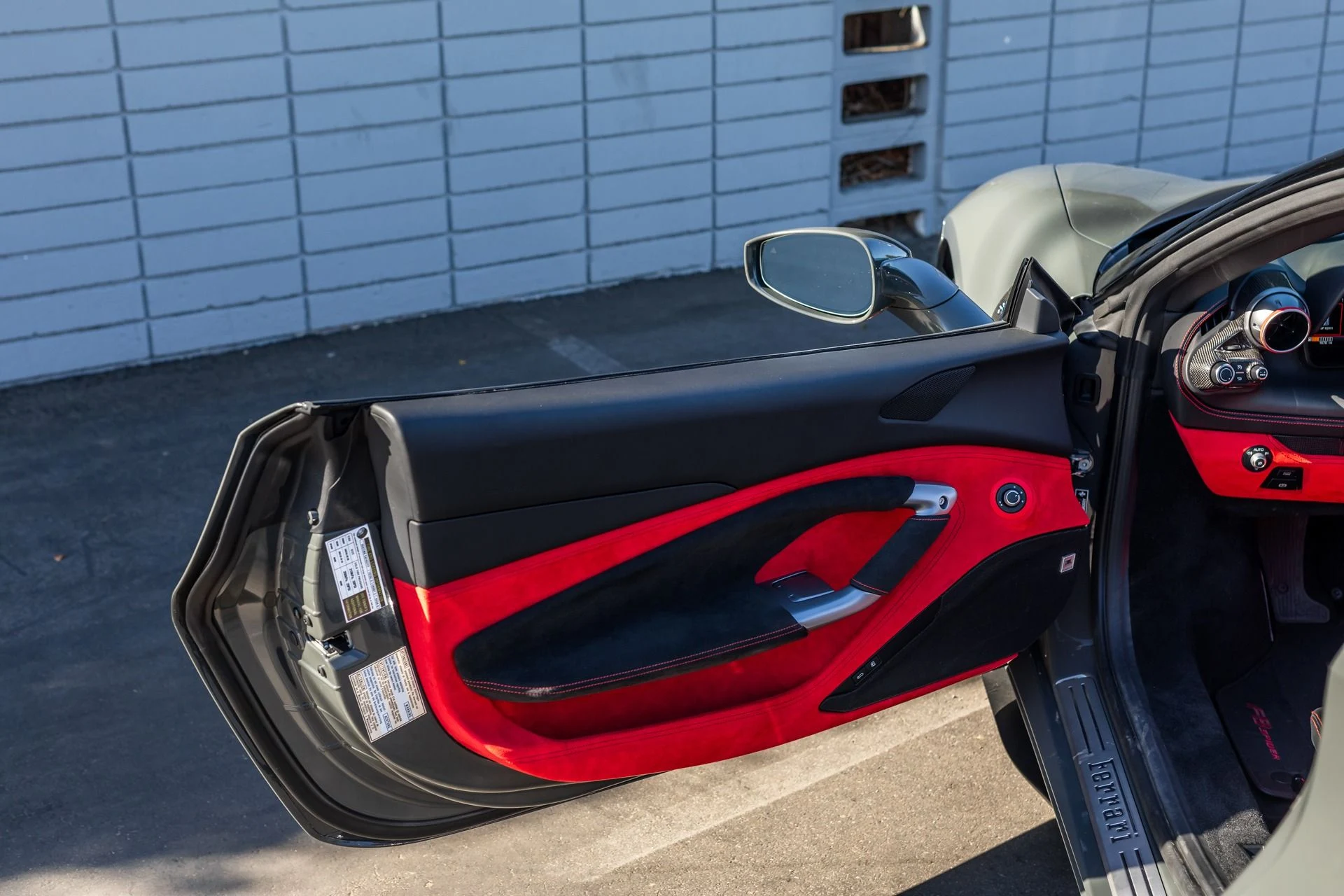 mph040_3147444473_Used_2023_Ferrari_F8_Spider_1736988453_9c320130bd