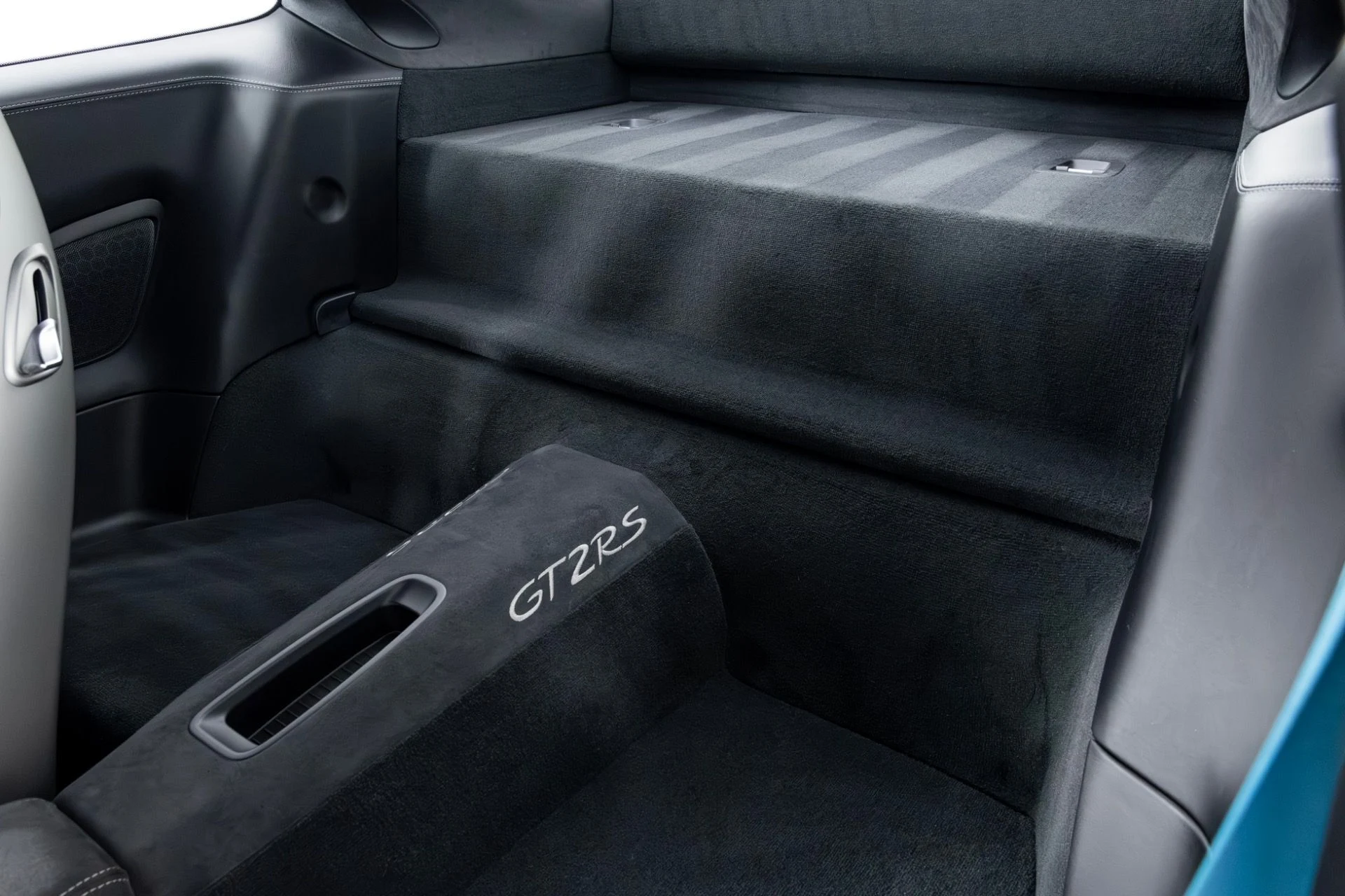 mph040_3164977143_Used_2018_Porsche_911_GT_2_RS_1766512611_d9983bf429