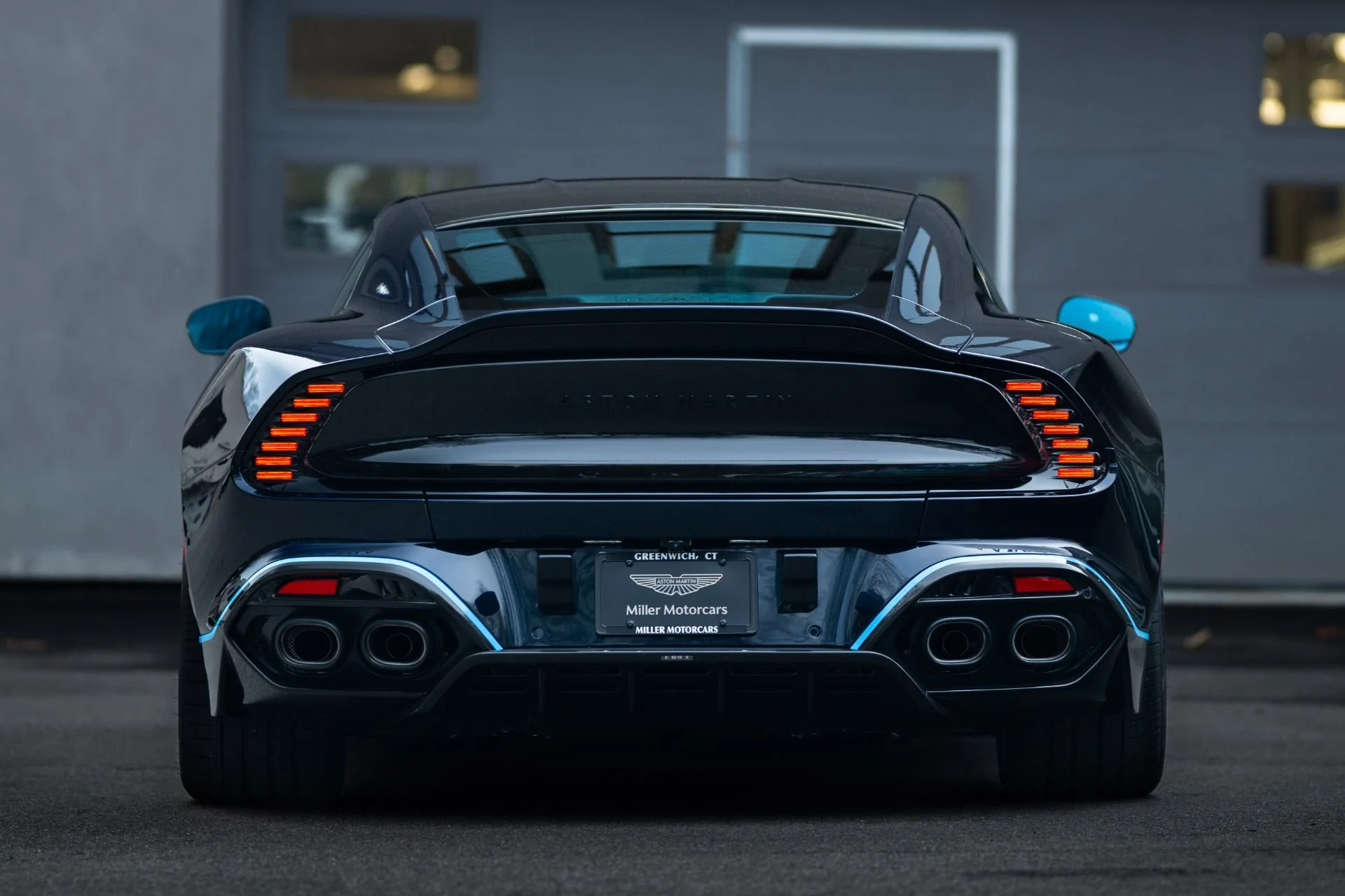mph040_3170475034_Used_2025_Aston_Martin_Vanquish_1771448727_1755de8f41