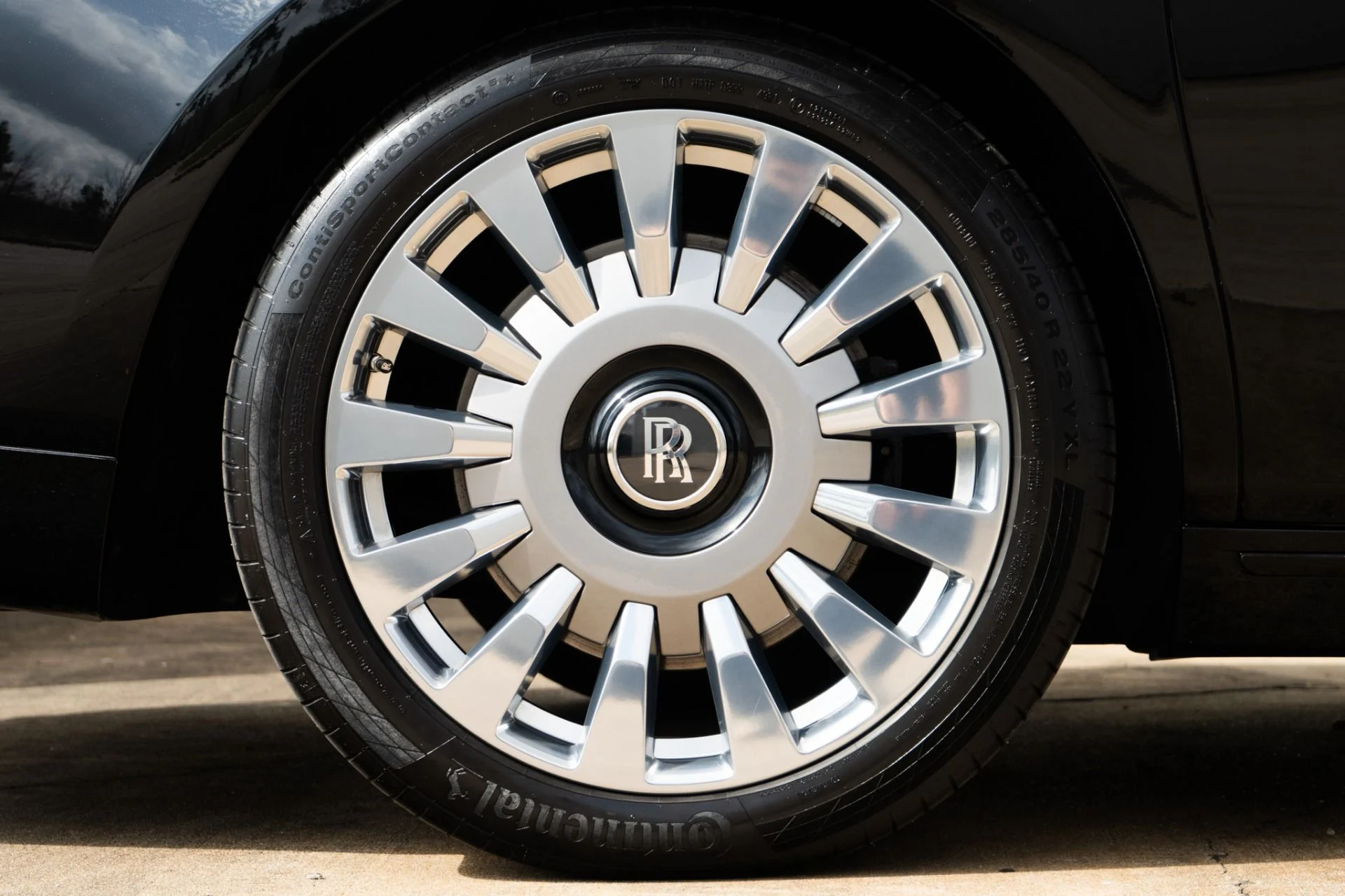 mph040_3185904306_Used_2022_Rolls_Royce_Phantom_EWB_1771455948_f9861cc17d