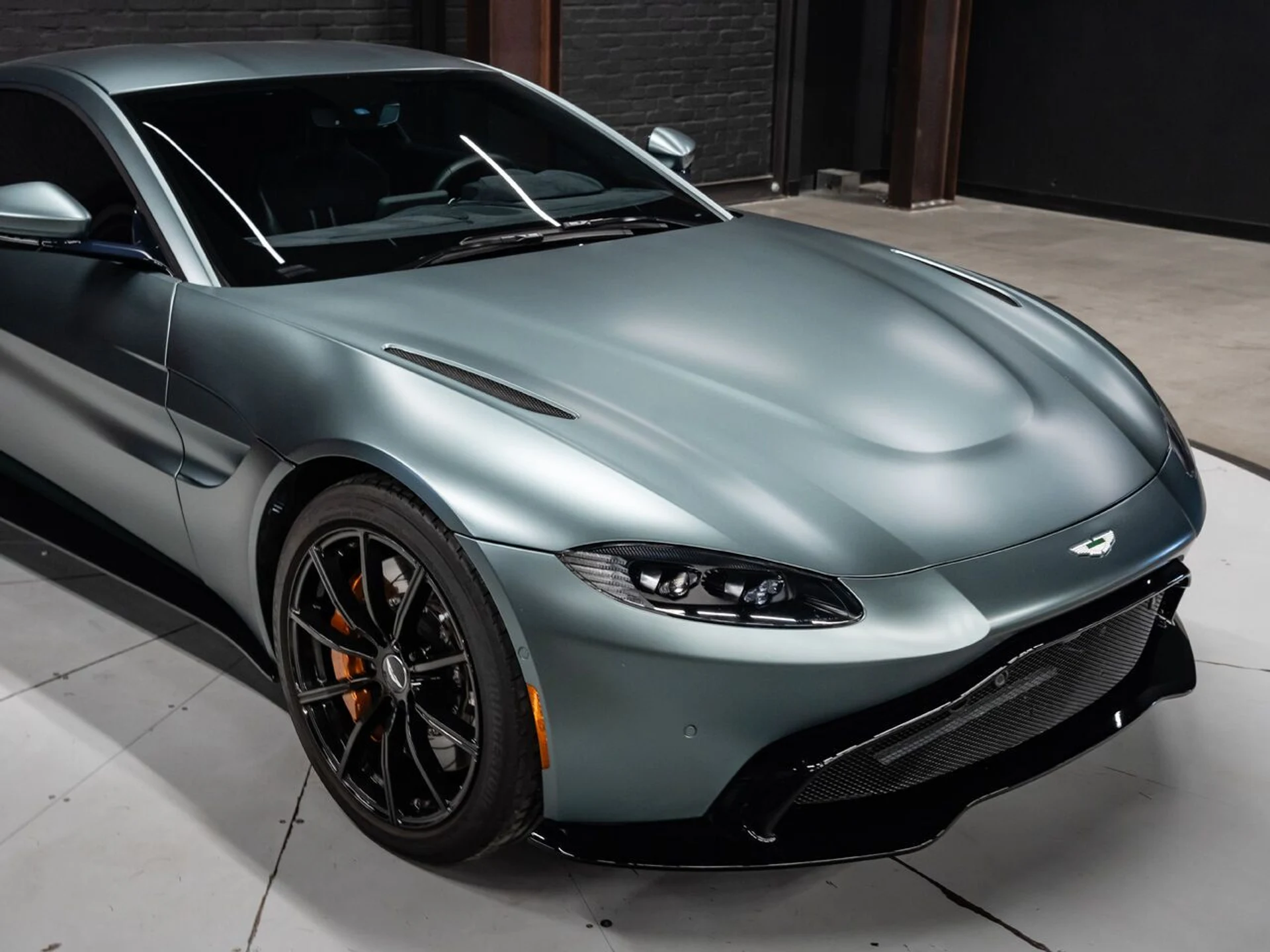 mph040_3187370004_aston_martin_vantage_2020_d403378c52