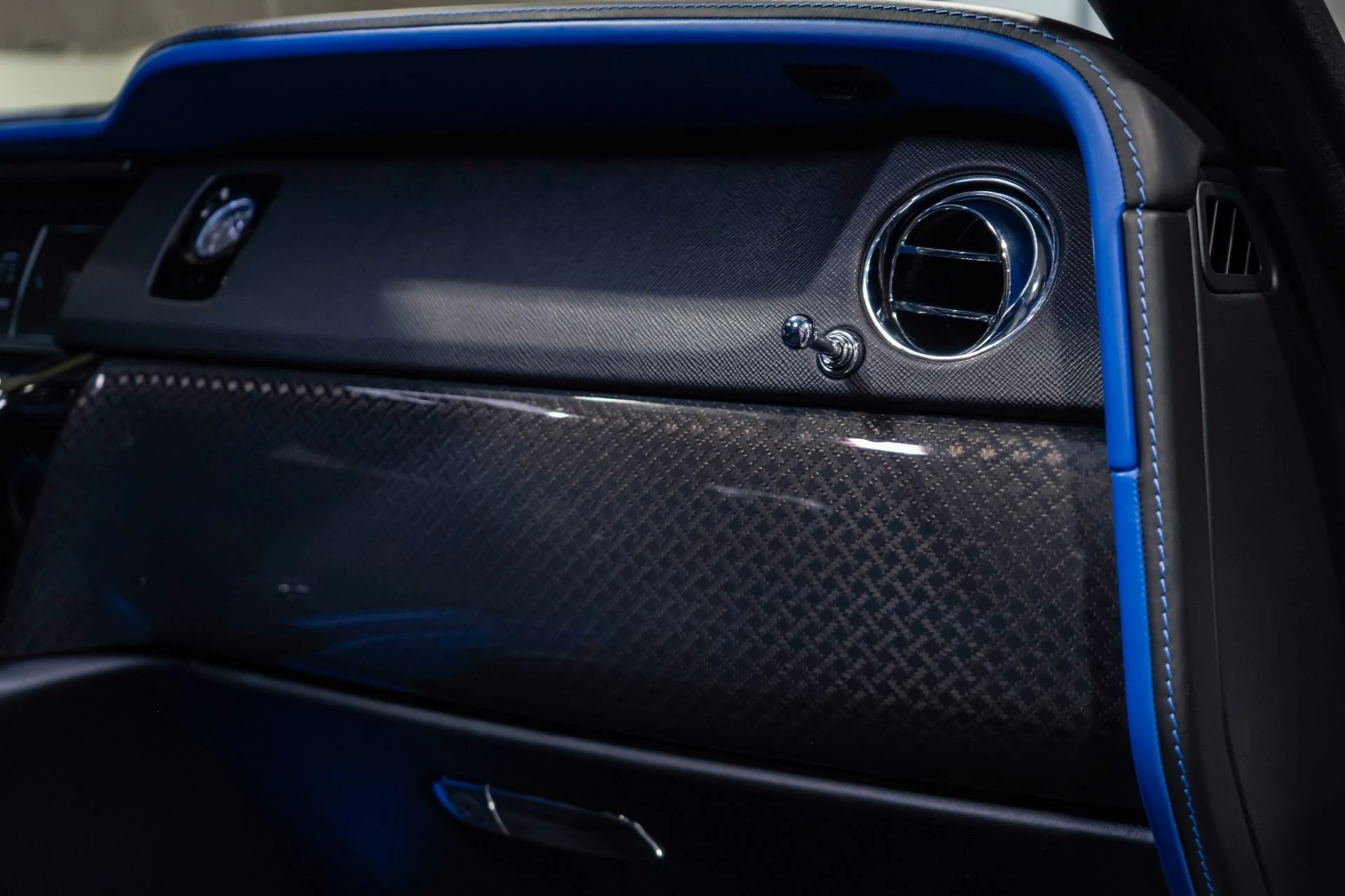 mph040_319081968_Used_2021_Rolls_Royce_Black_Badge_Cullinan_Black_Badge_Provenance_2027_1771275656_5c364c4aea