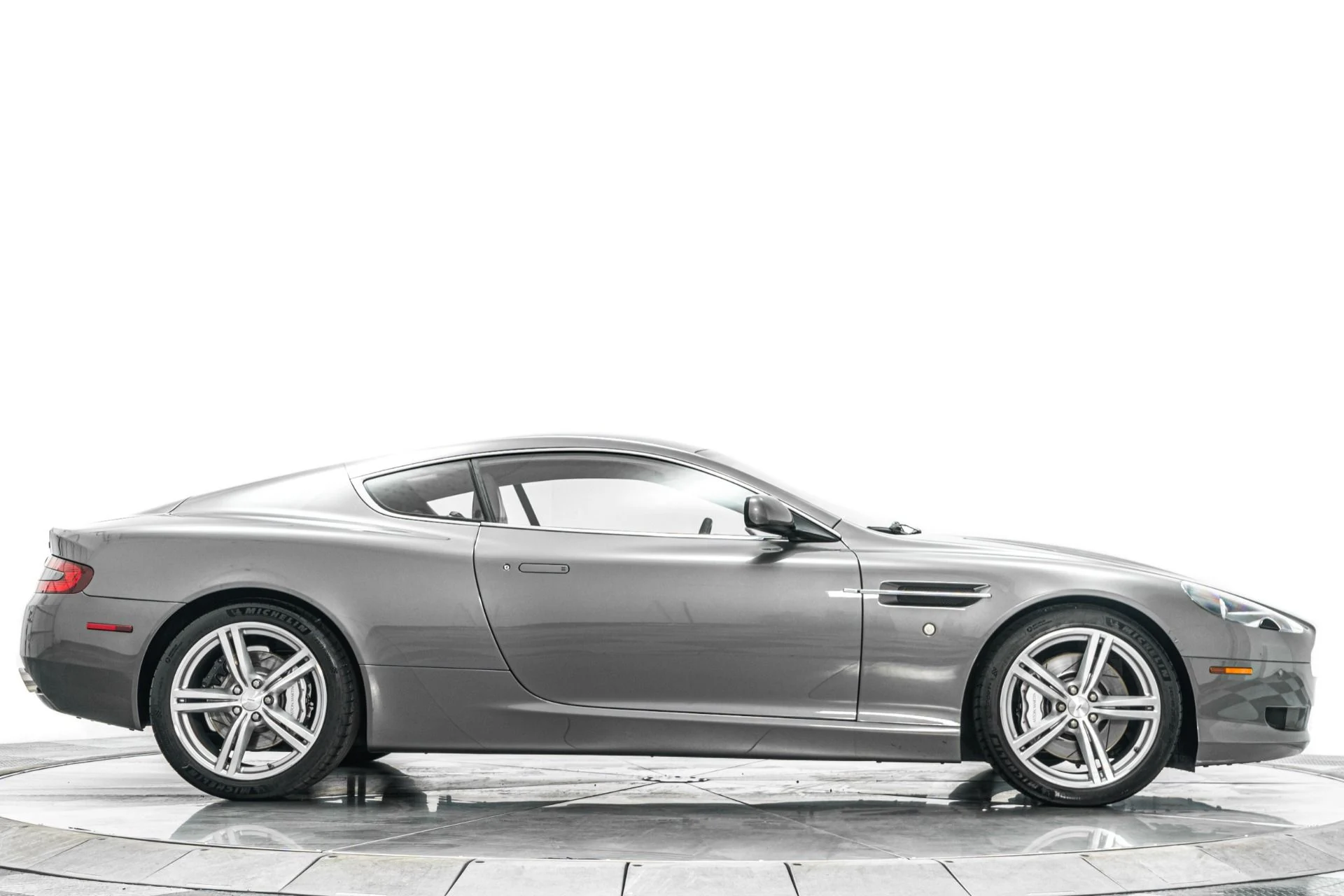 mph040_3195009664_Used_2007_Aston_Martin_DB_9_V12_Power_Classic_Lines_1782333379_6ba9b5ca57