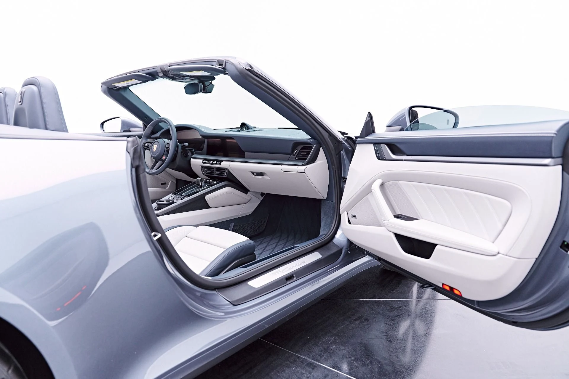 mph040_3195690538_Used_2025_Porsche_911_Carrera_1777504795_3a63badae6