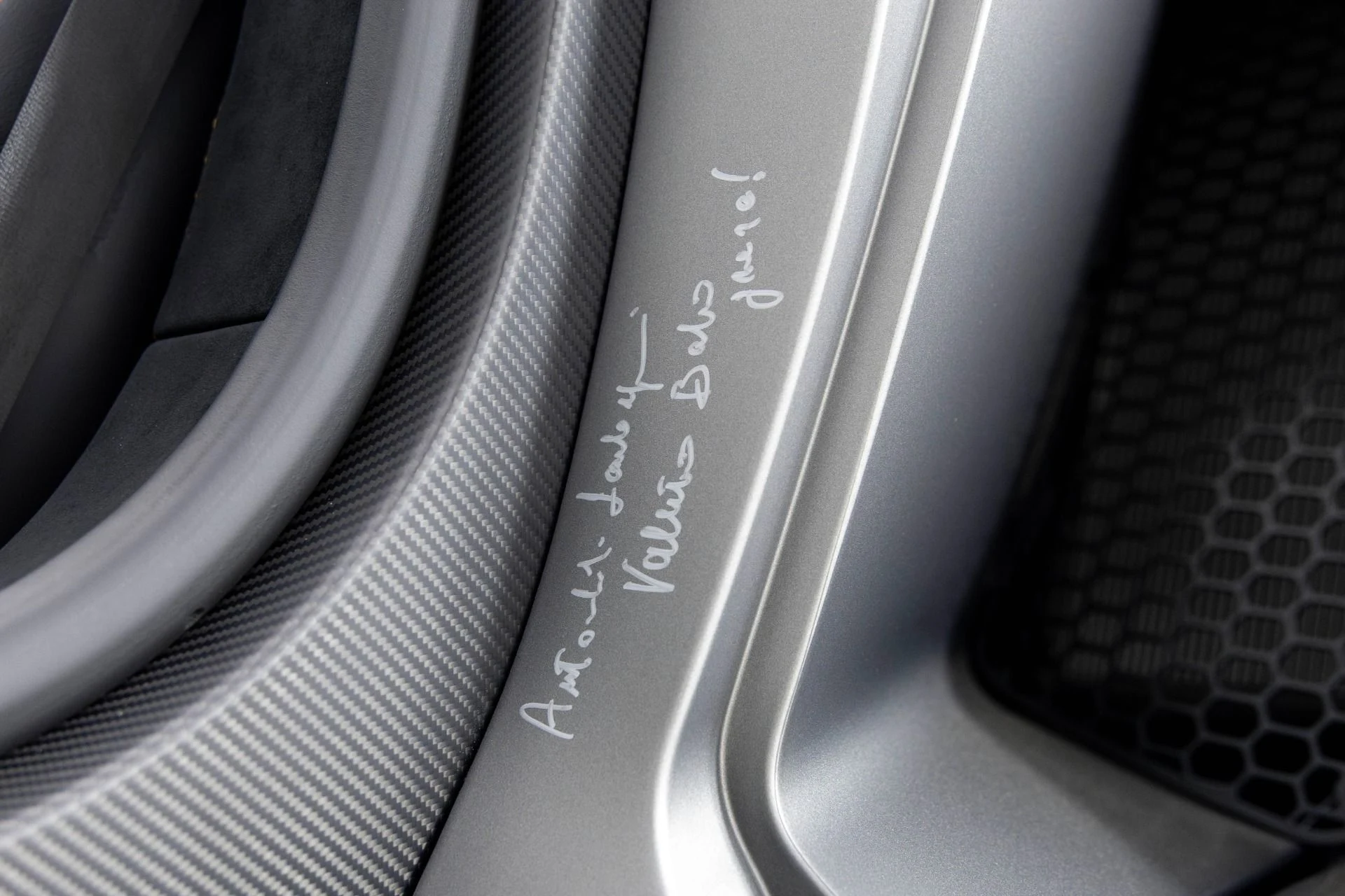 mph040_3203255519_Used_2020_Lamborghini_Aventador_SVJ_1759430130_d935c8611a