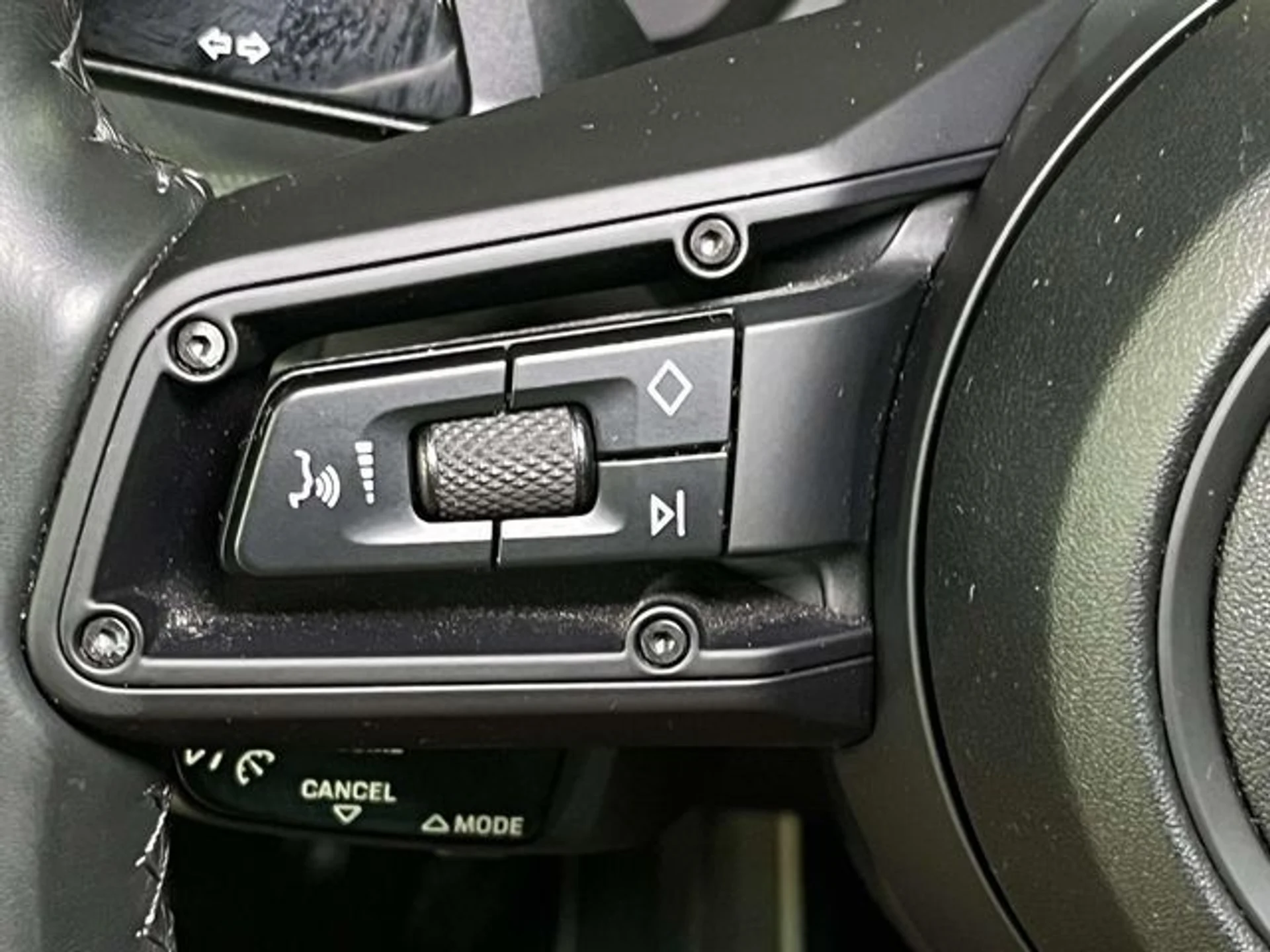 mph040_3213536272_fdc925652260c0ffe9eb3254bf97847cx_bd089dae2e