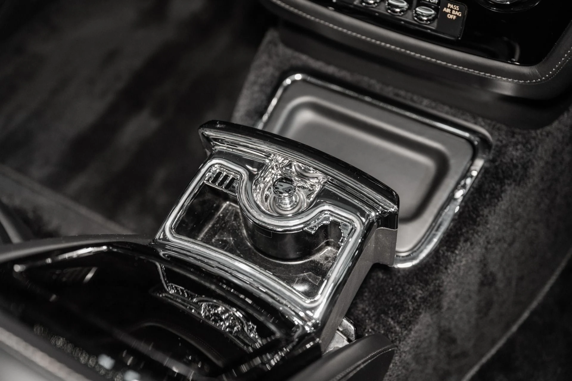 mph040_3219464549_Used_2010_Rolls_Royce_Phantom_Coupe_1760972669_d17efae89f