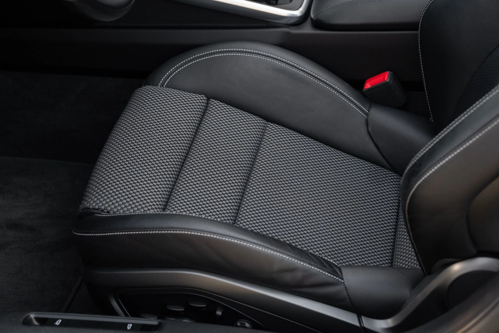 mph040_3222476964_Used_2021_Porsche_911_Turbo_S_Cabriolet_1770146418_2b28972912