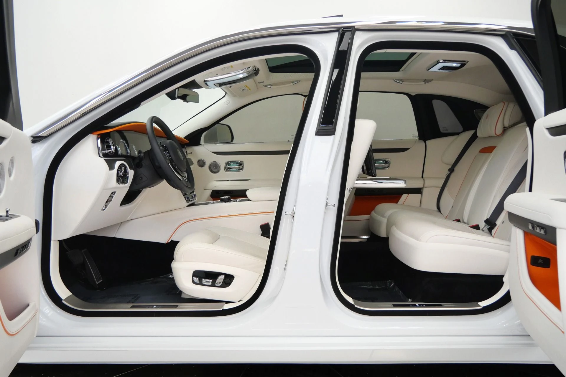 mph040_32239014_Used_2022_Rolls_Royce_Ghost_Low_Miles_The_Ghost_Package_Bespoke_Audio_1780333725_5f2c3645bd