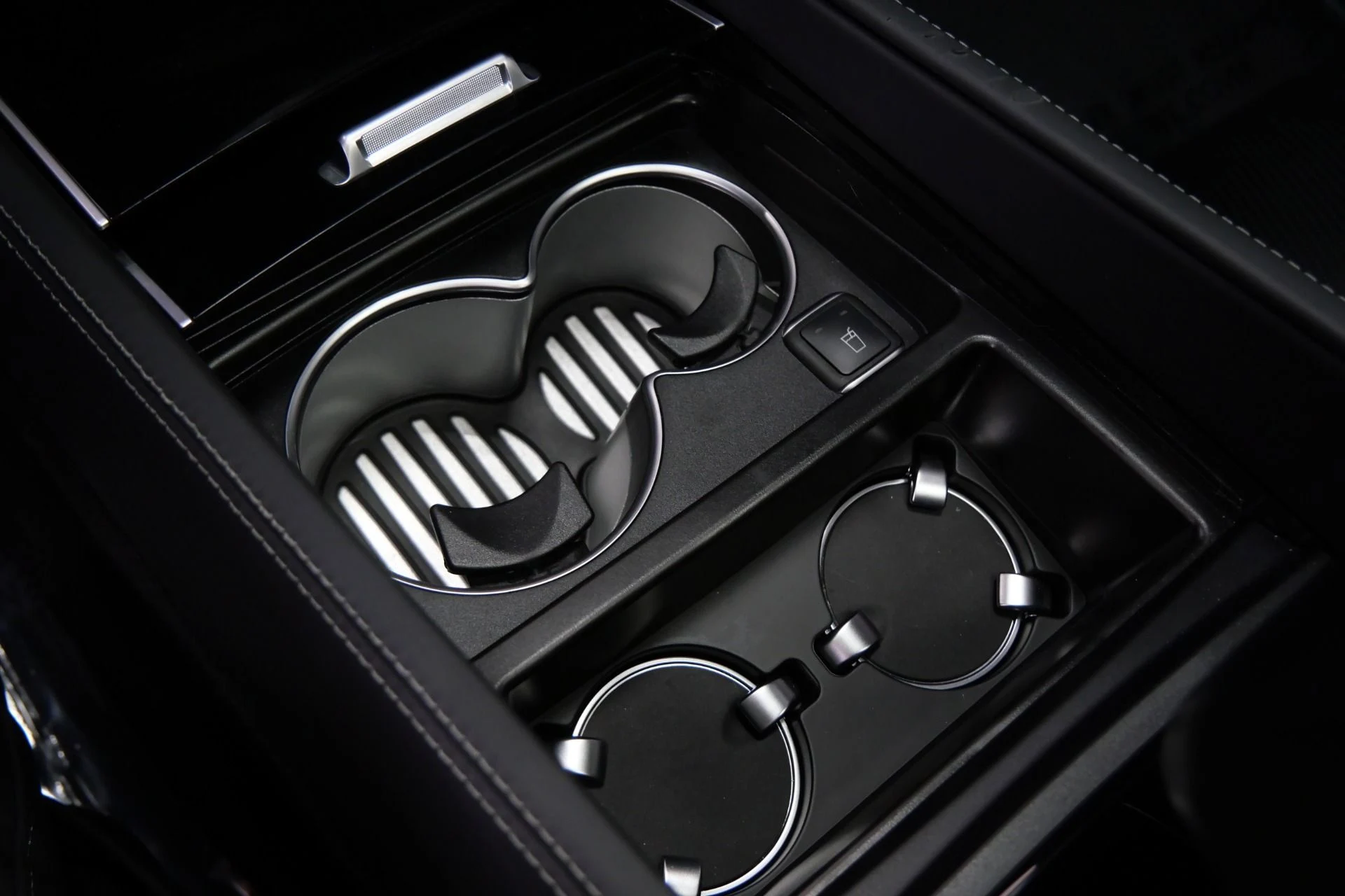 mph040_3225498278_Used_2025_Mercedes_Benz_Maybach_GLS_600_4_MATIC_Monoblock_Wheels_4_Seat_Configuration_Rear_Entertainment_1776793710_24279e5e87