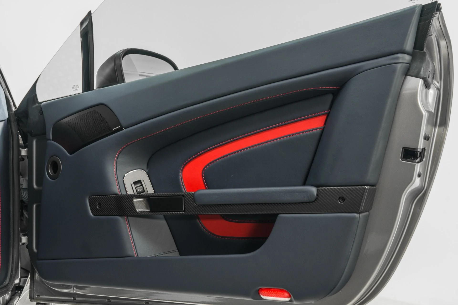 mph040_3226060308_Used_2017_Aston_Martin_Vantage_V12_S_7_Speed_Manual_Highly_Unusual_Spec_Gorgeous_1772489641_c9131ca6e2