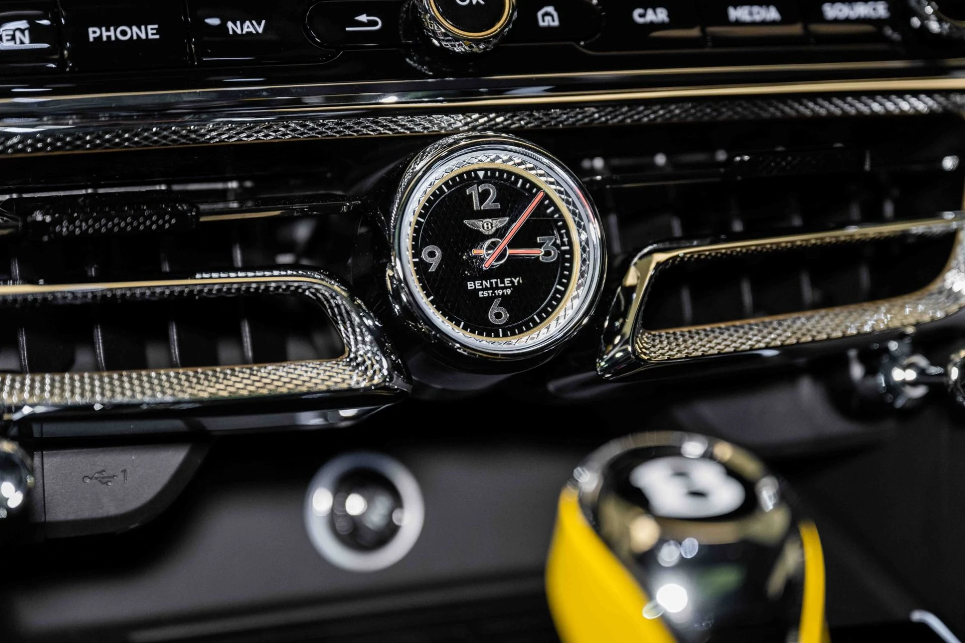 mph040_3235162337_Used_2024_Bentley_Flying_Spur_S_Hybrid_1749914202_d9e3f5b977