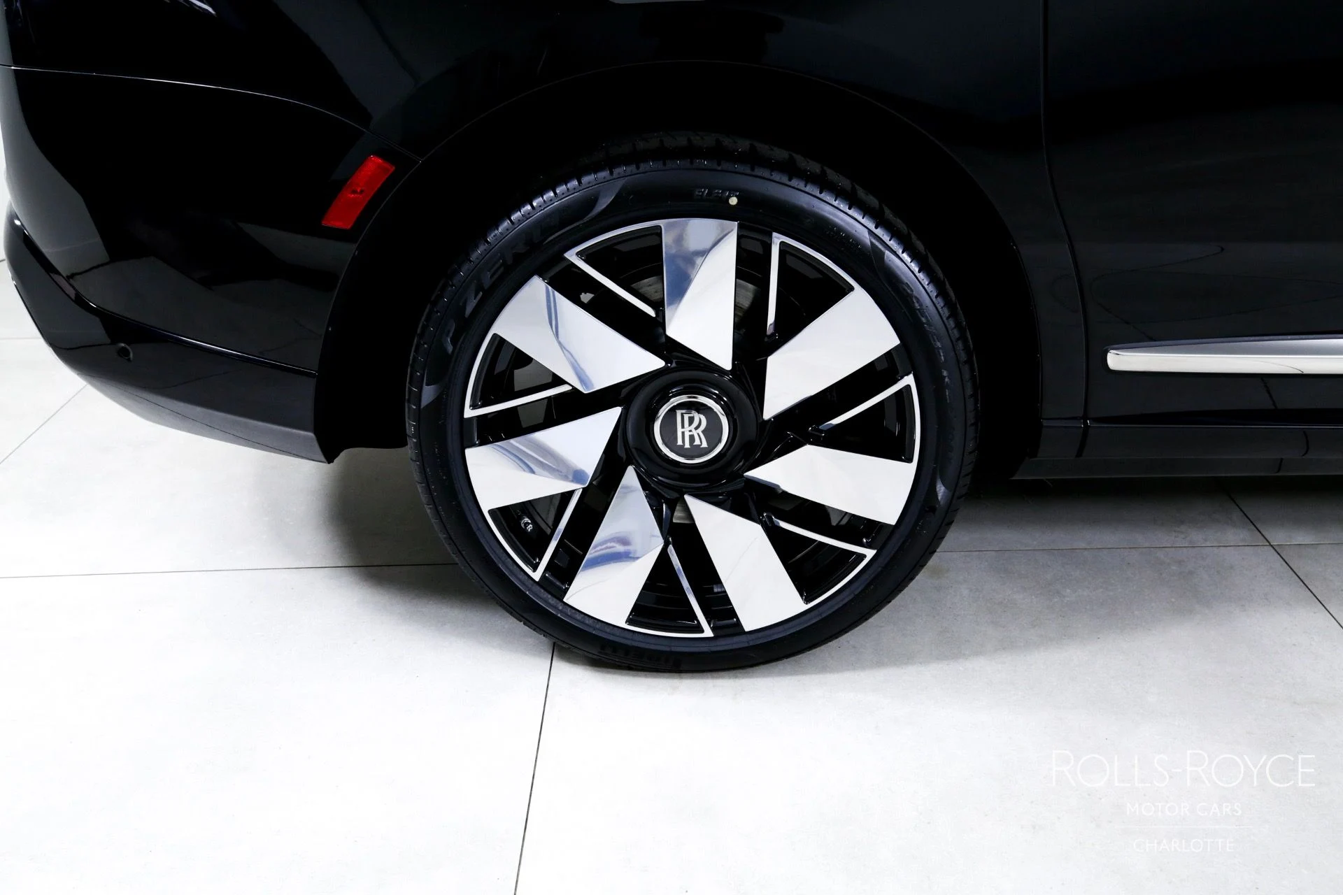 mph040_3239915752_Used_2025_Rolls_Royce_Cullinan_1746196138_98f758cf19