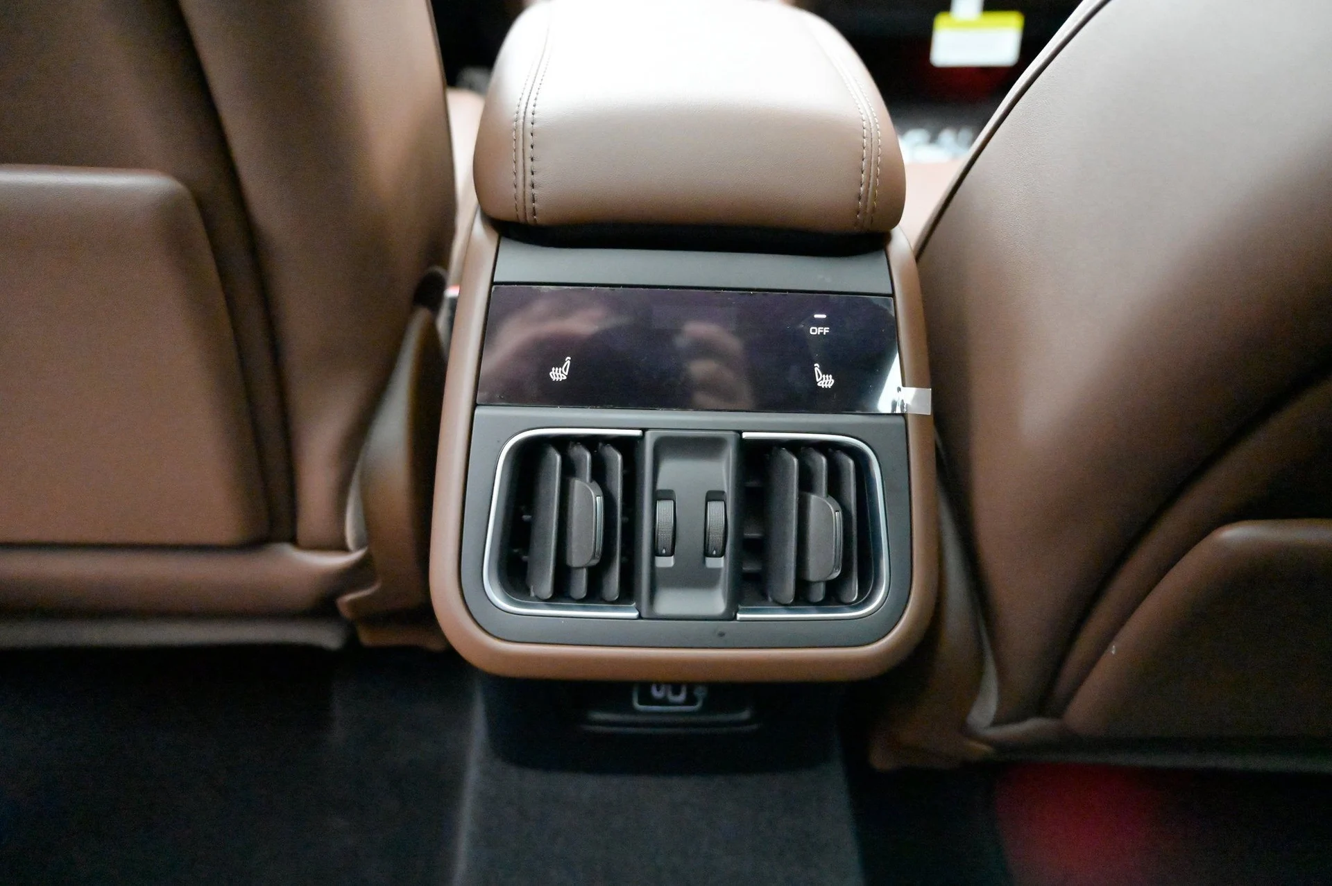 mph040_3239976143_54aedb284ee04ee08a3996700c0f4ac4_384c903d04