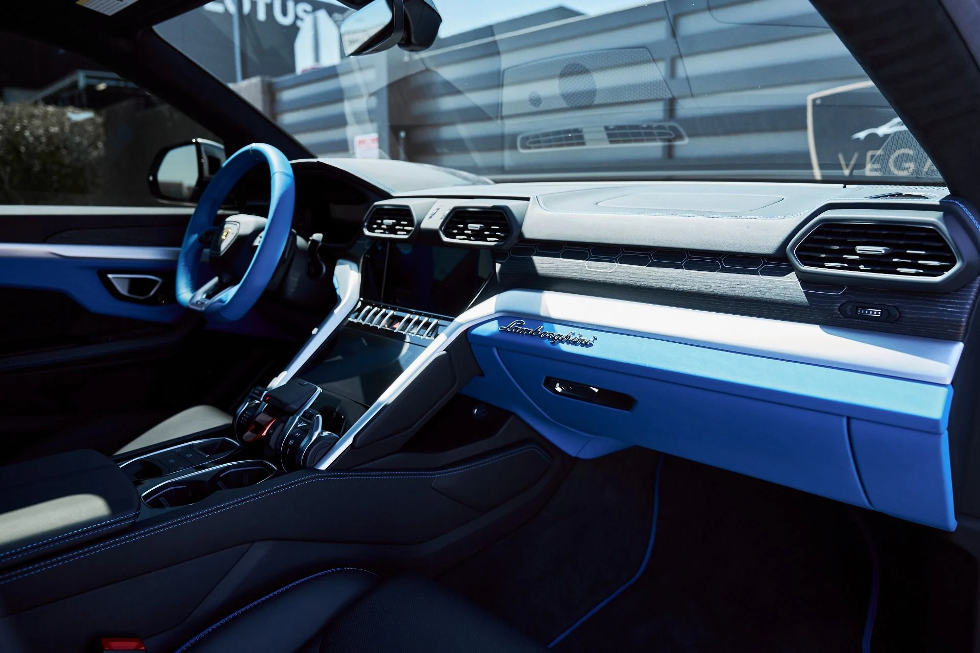 mph040_3249091609_Used_2024_Lamborghini_Urus_S_1775866752_cca4dad05d