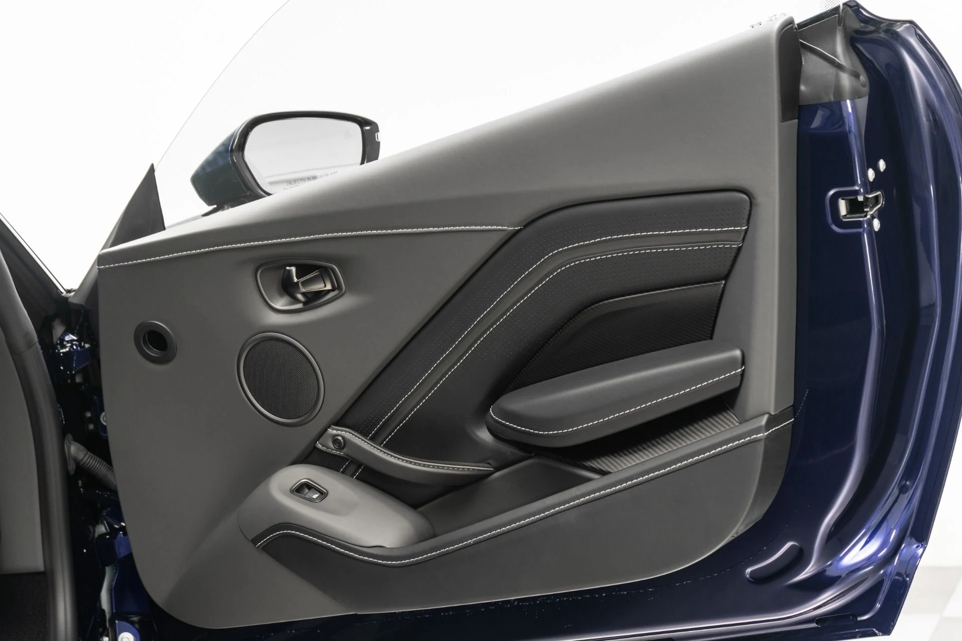 mph040_3252675178_Used_2023_Aston_Martin_Vantage_V12_1755616740_51e156368d