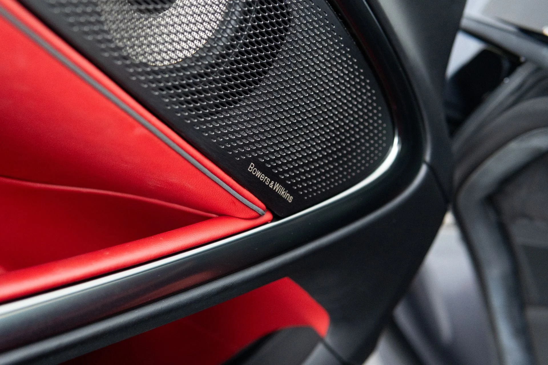 mph040_3256877880_Used_2023_Mc_Laren_Artura_1776712926_213611eca2