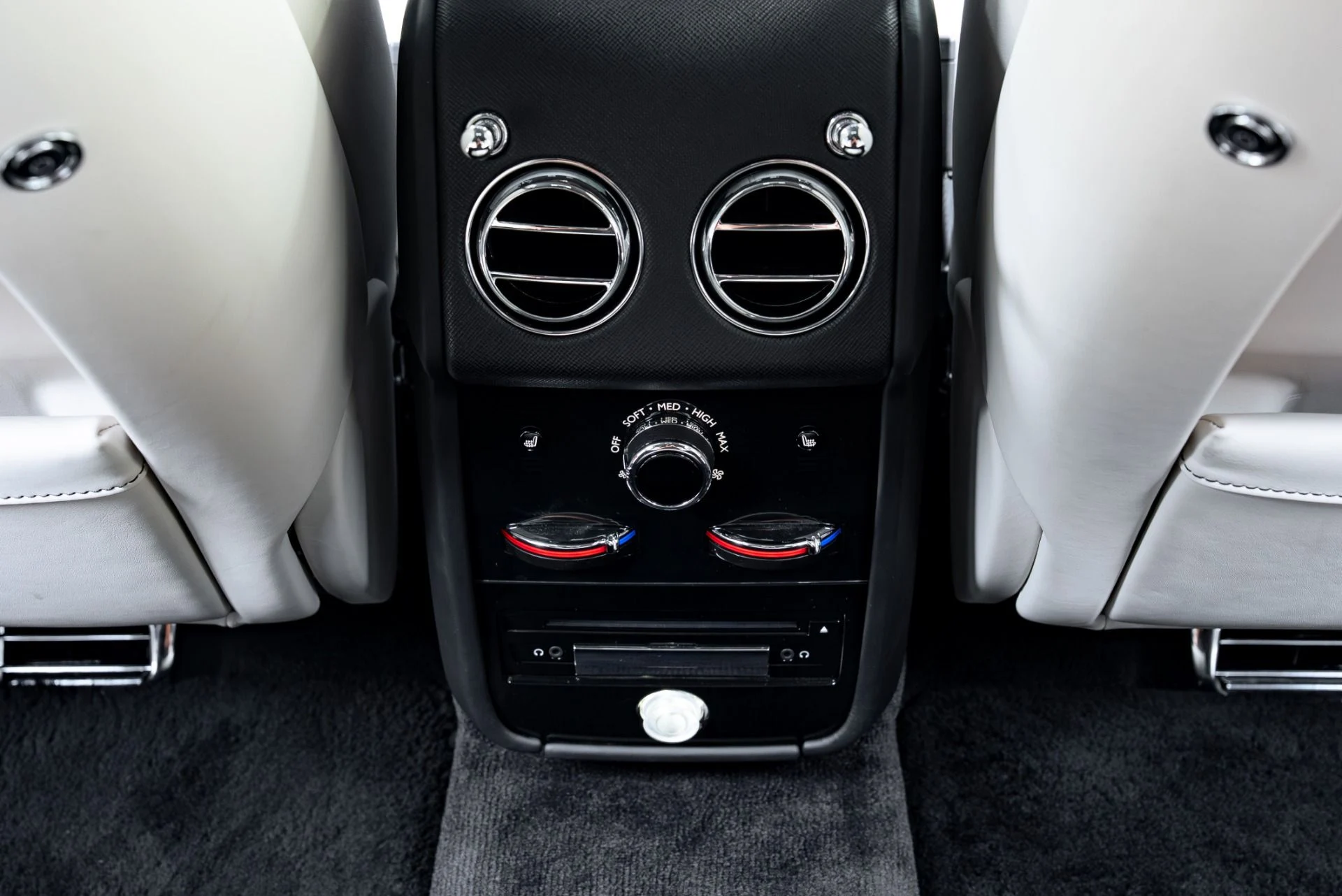 mph040_3259608799_Used_2023_Rolls_Royce_Cullinan_1777310585_b66b5ad817