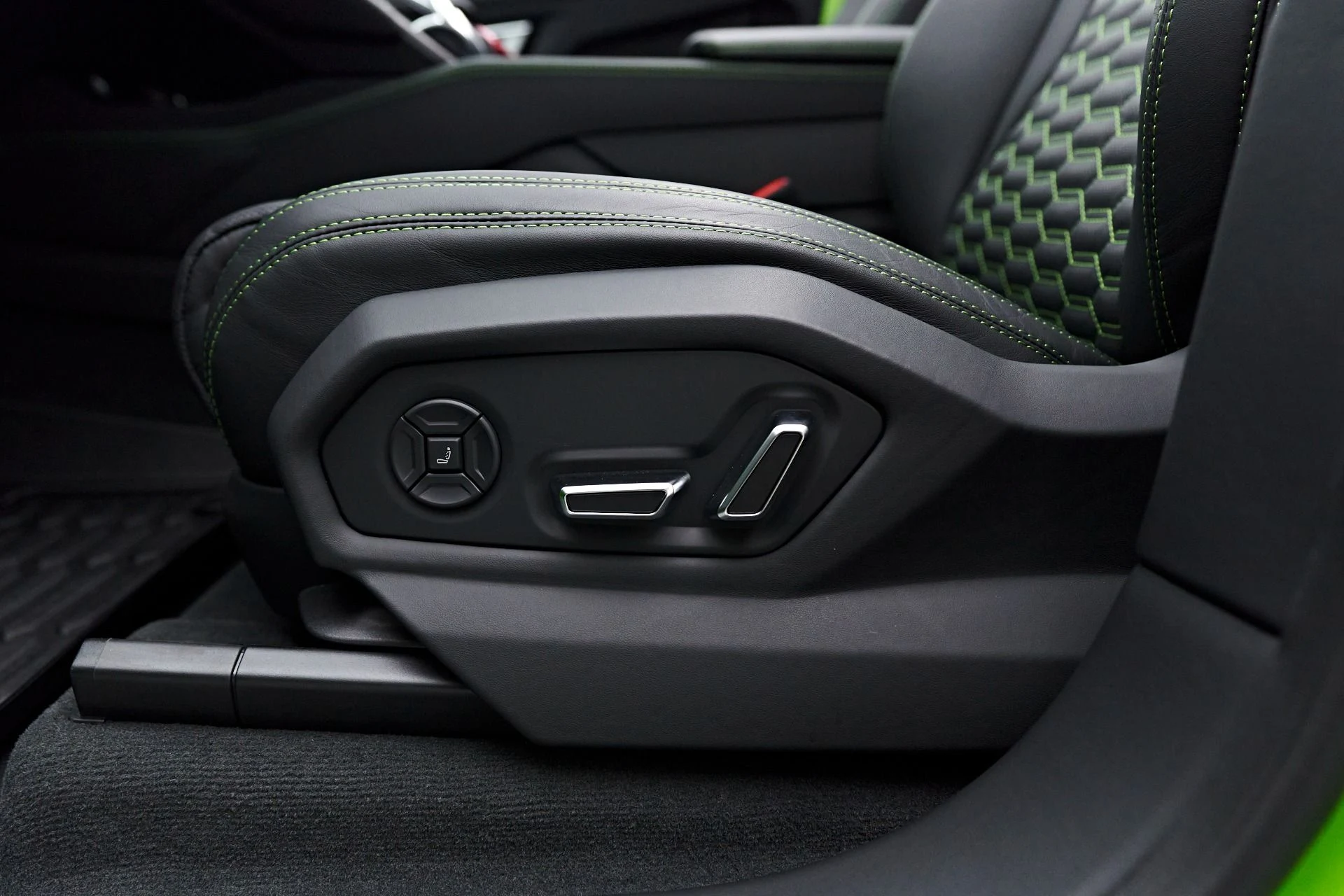 mph040_3264594882_Used_2023_Lamborghini_Urus_S_1692657144_c3e5c29db1