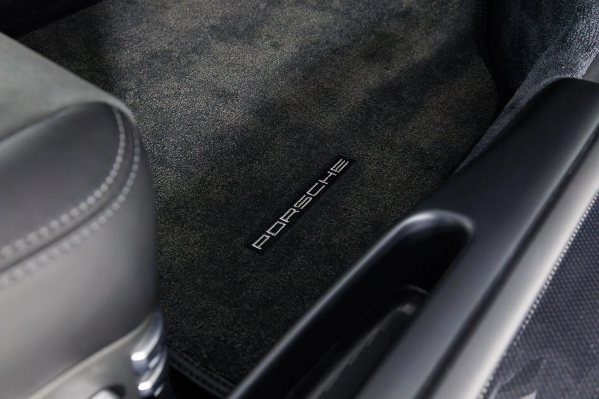 mph040_3265209797_Used_2008_Porsche_911_GT_2_1773330762_0fe326556f