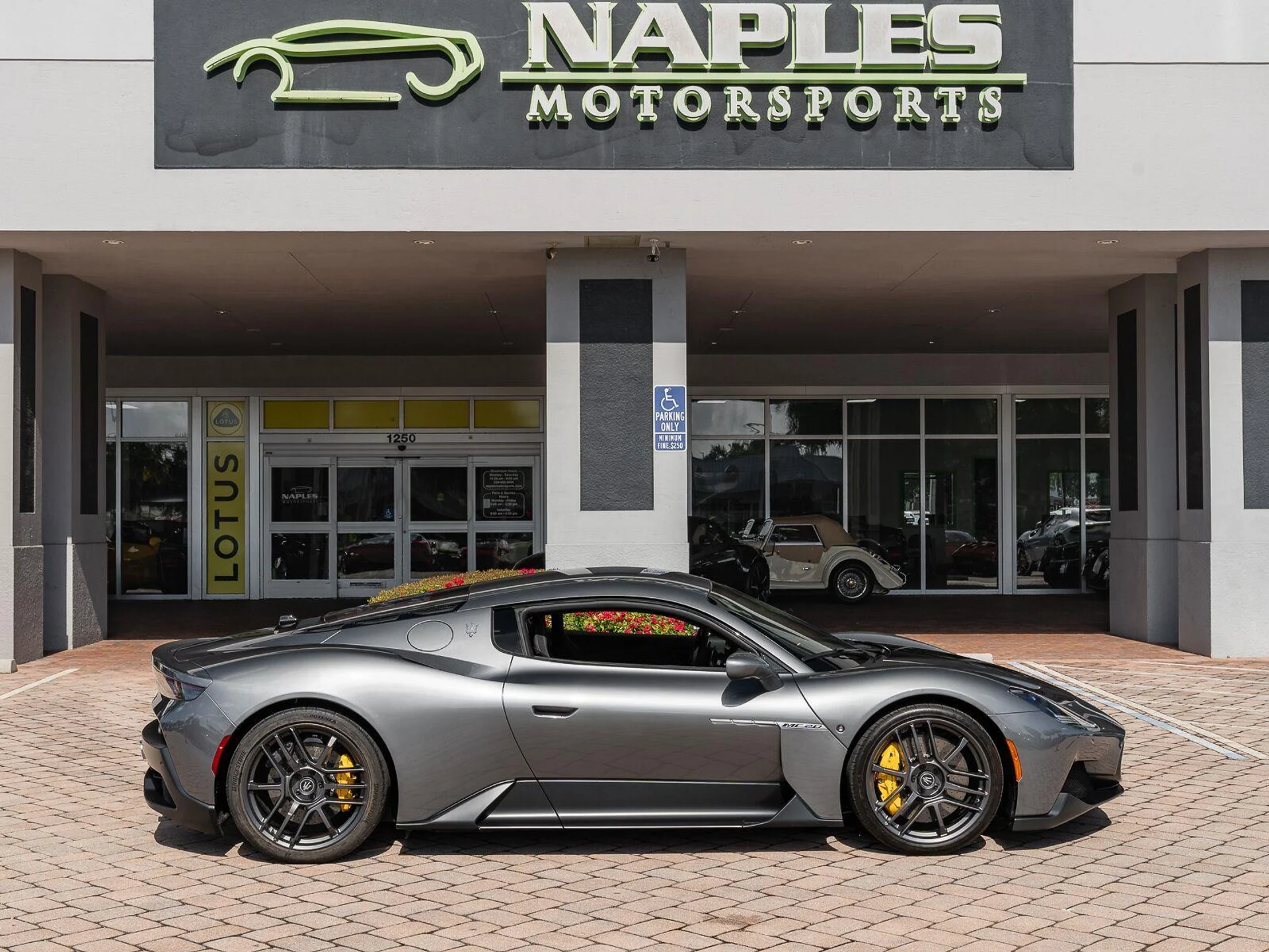mph040_3287768938_Used_2022_Maserati_MC_20_Coupe_1784923368_f838df80e8