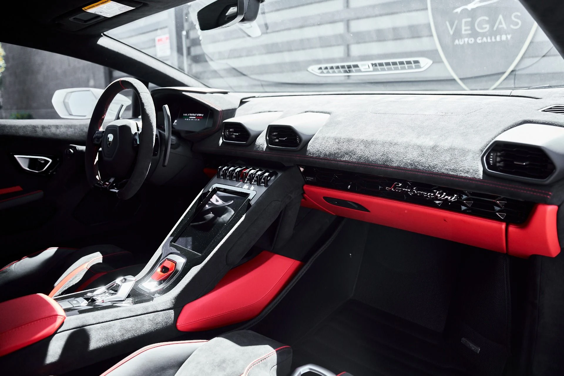 mph040_3291687519_Used_2023_Lamborghini_Huracan_1778117632_fdbbf3f1bc