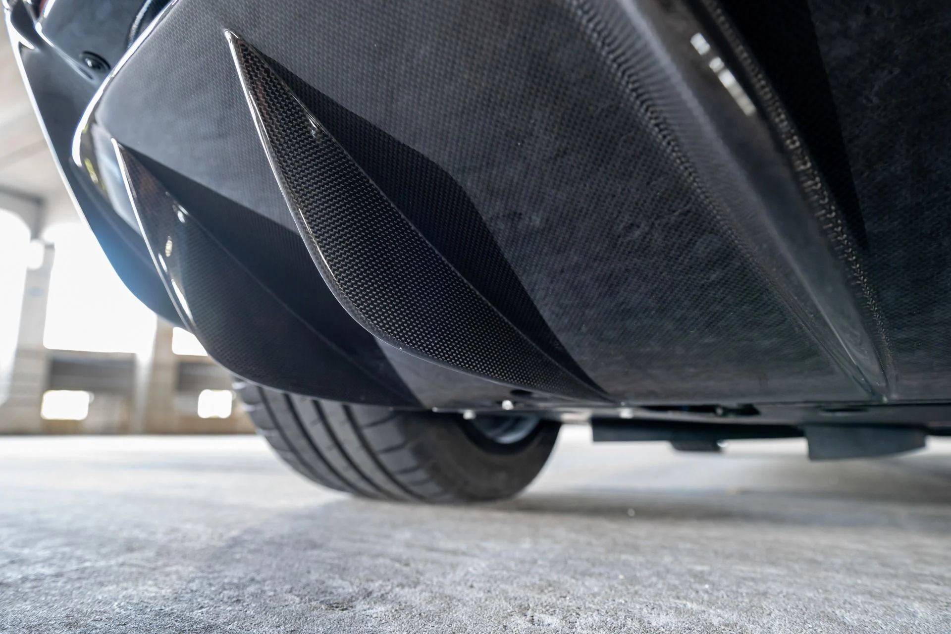 mph040_3308792_Used_2024_Ferrari_296_GTS_1761687517_7a9a577ebf