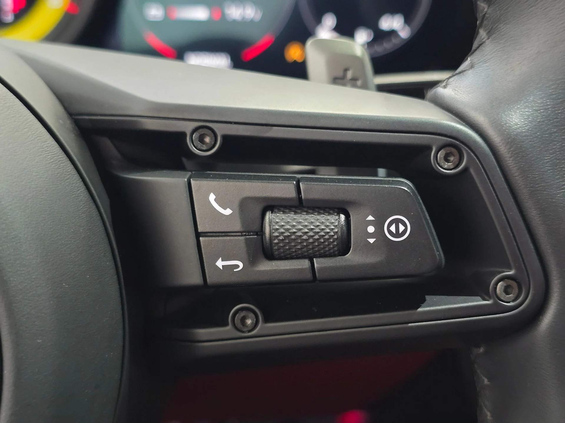 mph040_3316527872_9f3e36381f7d6726f9ea21ebc45285a9x_3e56576609