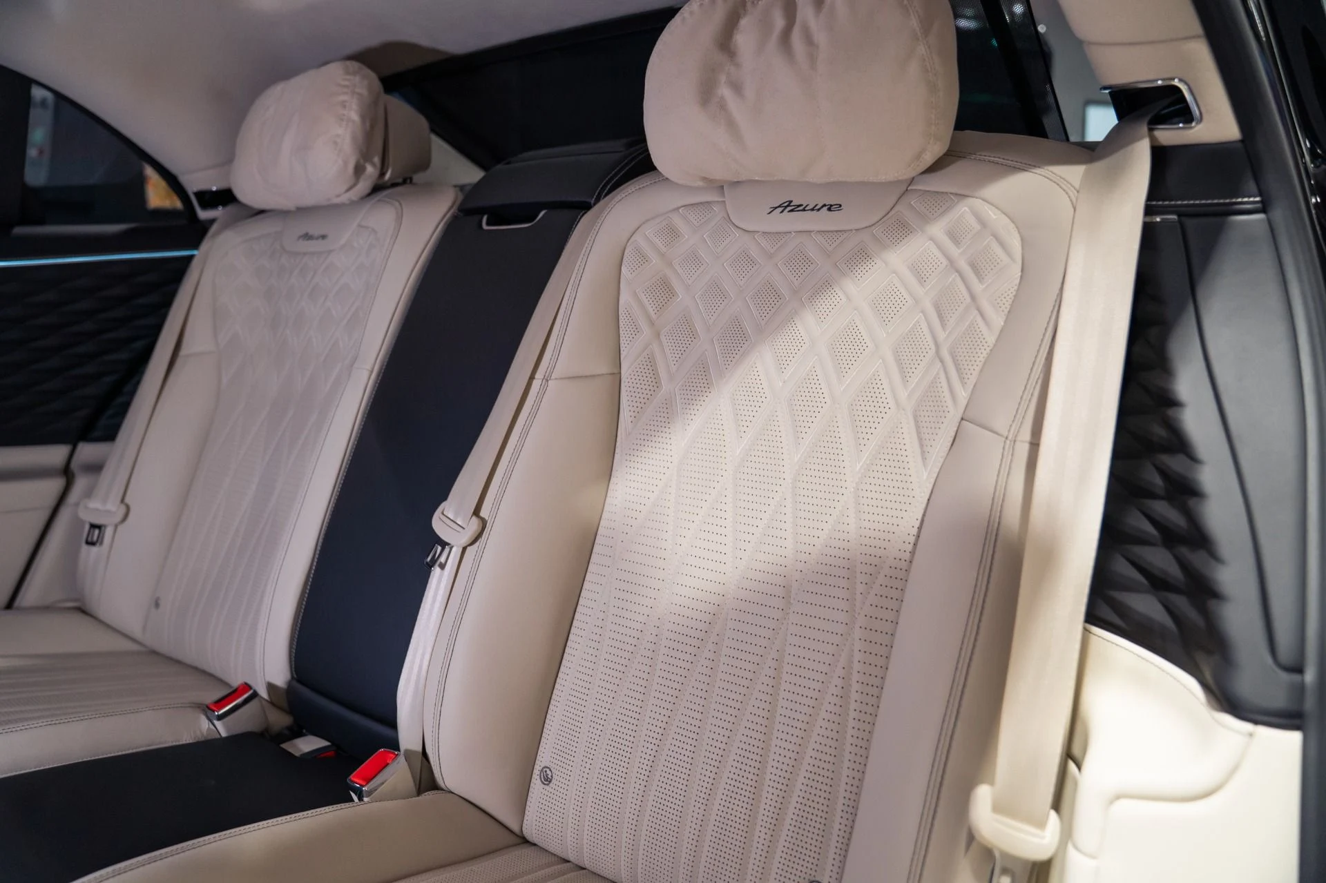 mph040_3318001149_Used_2023_Bentley_Flying_Spur_Azure_1787341097_c7b11c328a