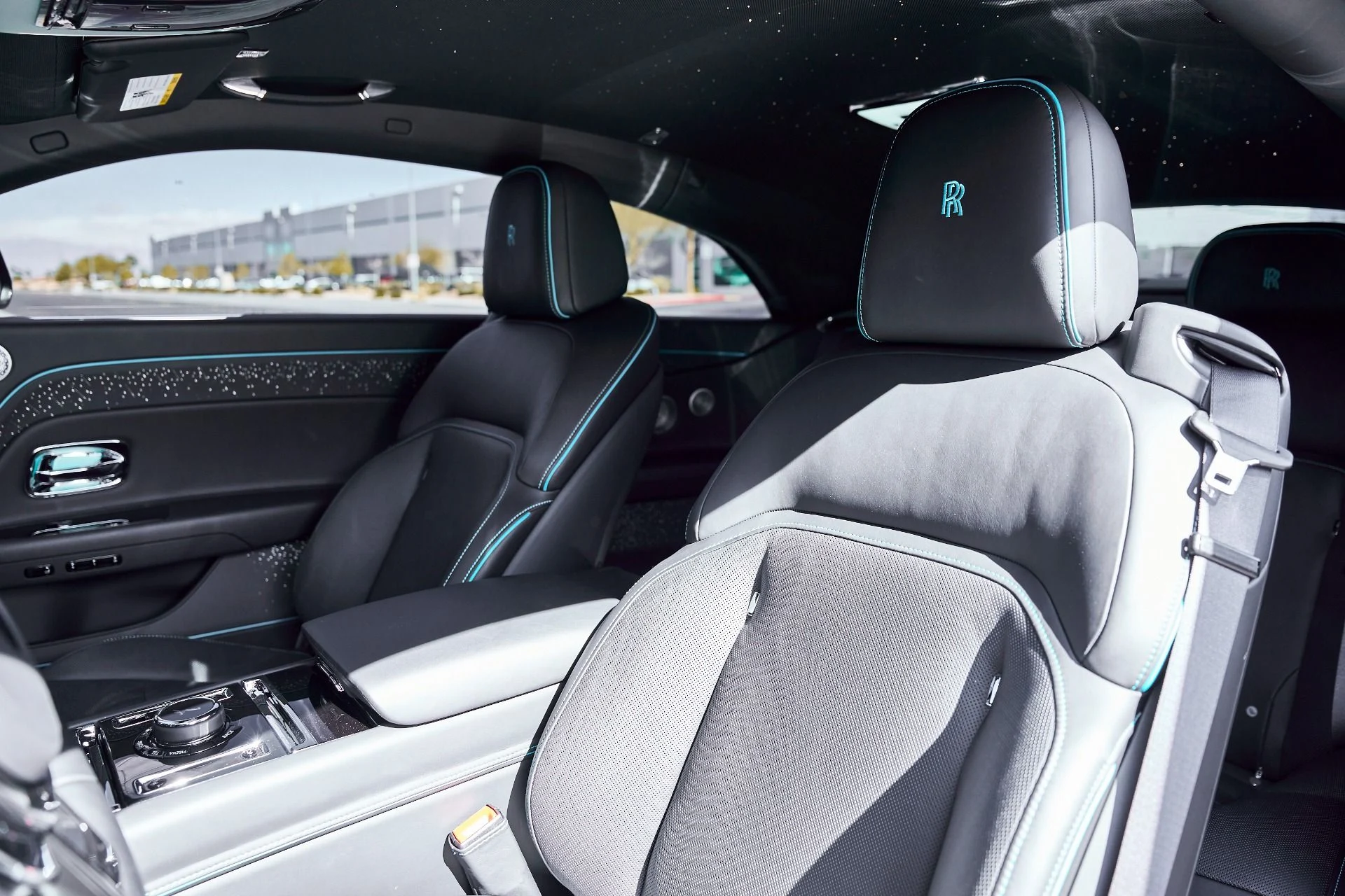 mph040_3323449864_Used_2025_Rolls_Royce_Spectre_Base_1771642465_fb79cd3bea