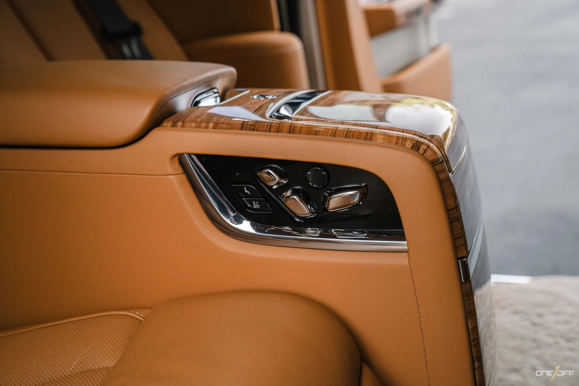 mph040_3326715791_Used_2019_Rolls_Royce_Phantom_FULL_MANSORY_BUILD_525600_MSRP_White_Sands_Paint_w_Starlight_Warranty_1753731338_4e57ee1cf4