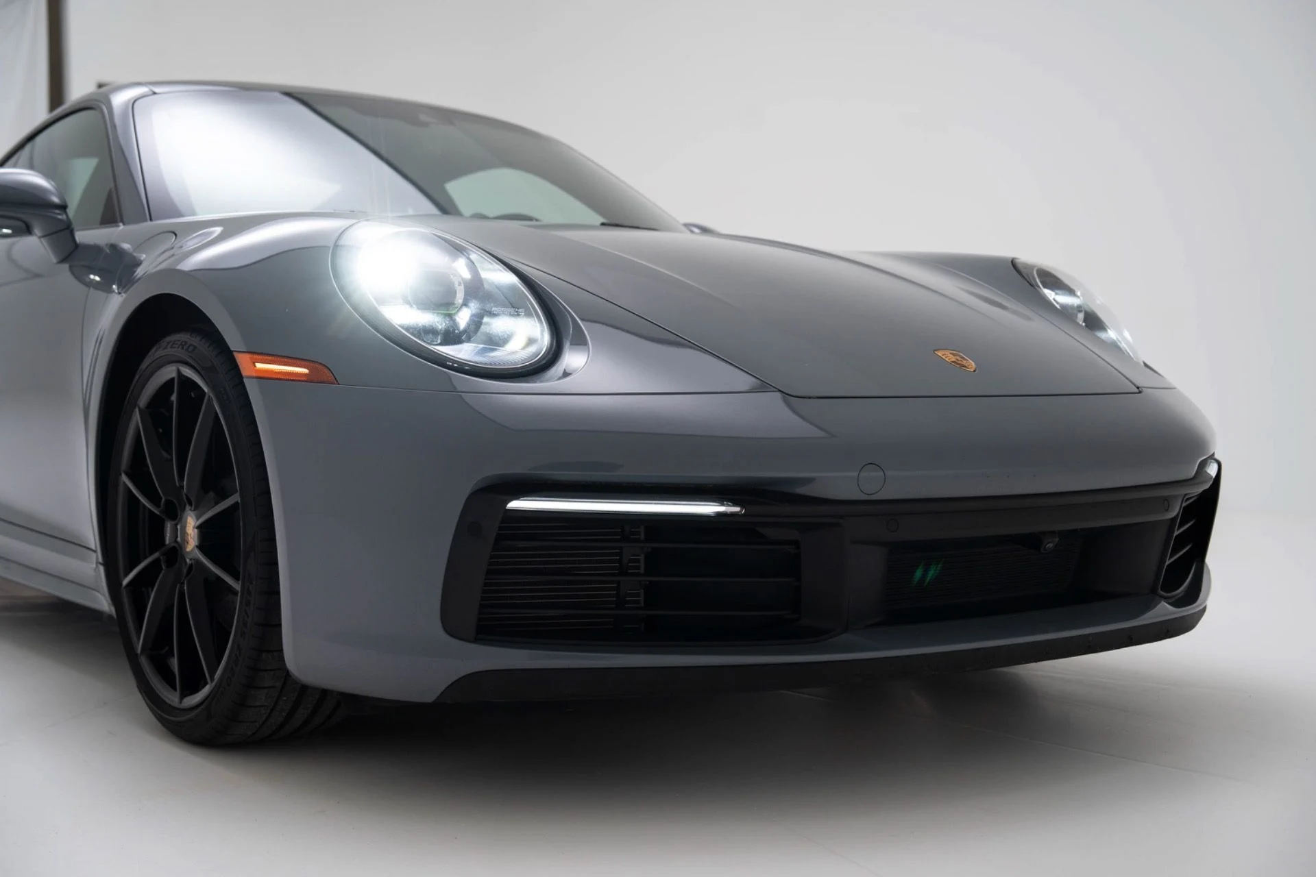 mph040_3347359622_Used_2024_Porsche_911_Carrera_1774628150_7046760708