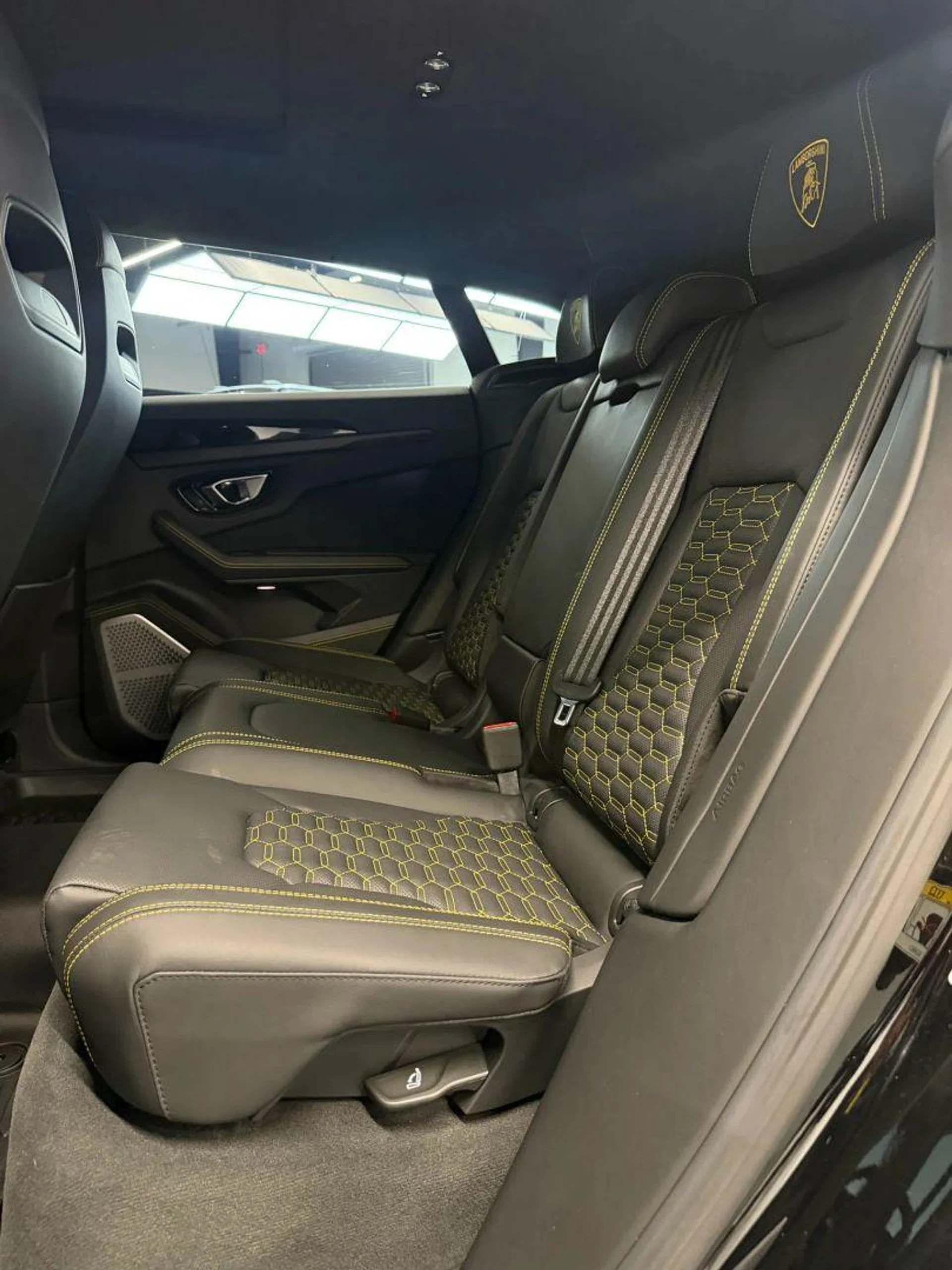 mph040_3357057445_Used_2022_Lamborghini_Urus_Sport_Utility_4_D_1784762935_116592e252