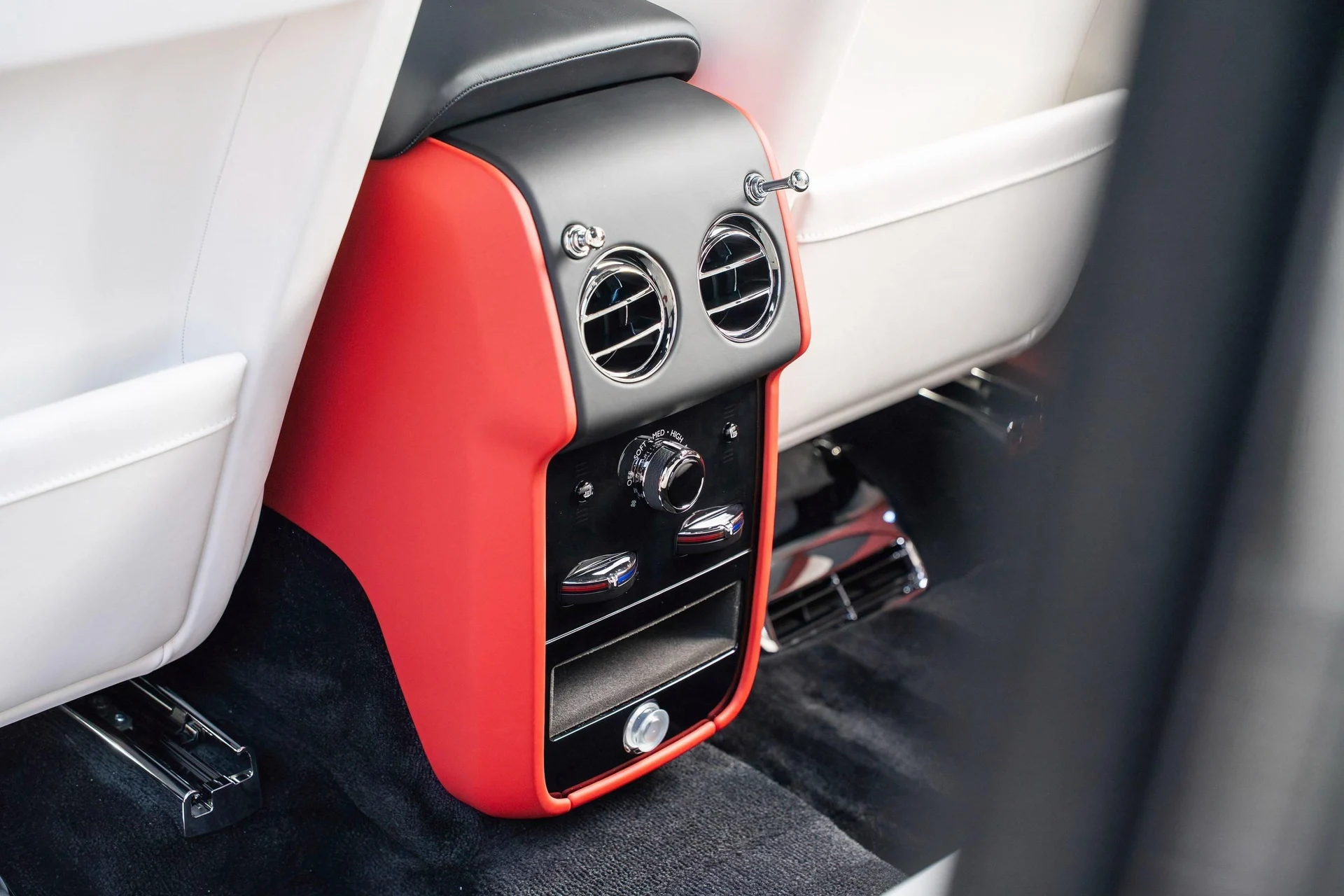 mph040_3358140596_459512611_695cc1f98f3ee920bf518757_962c3fe951