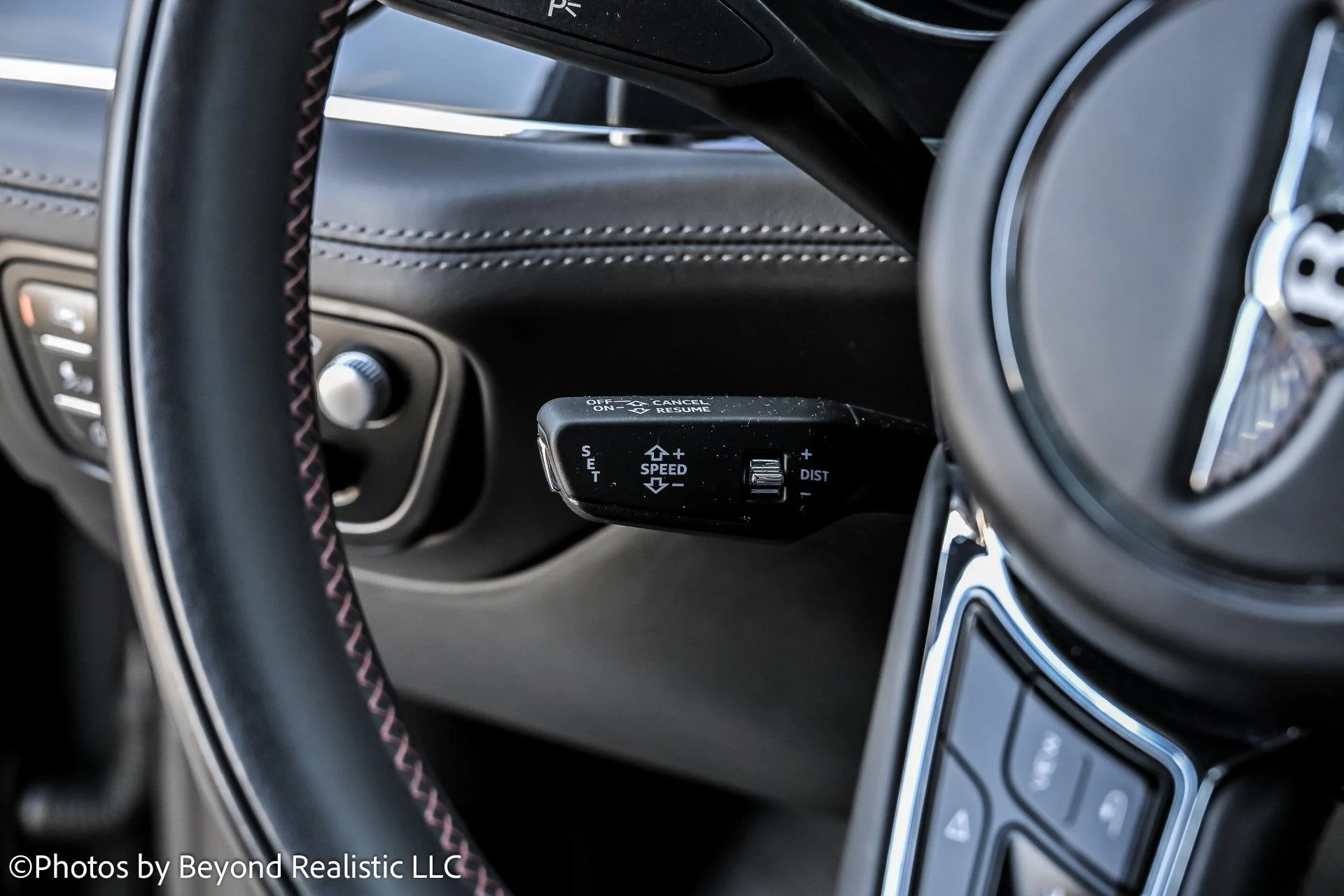 mph040_3358402944_Used_2021_Bentley_Bentayga_V8_First_Edition_Specification_Black_Specification_1757146063_be05dbf452